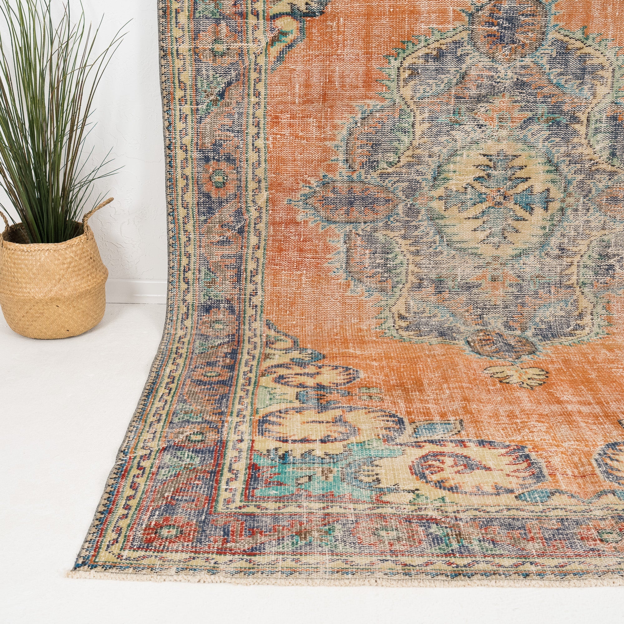 Melioraen - Vintage Turkish Area Rug