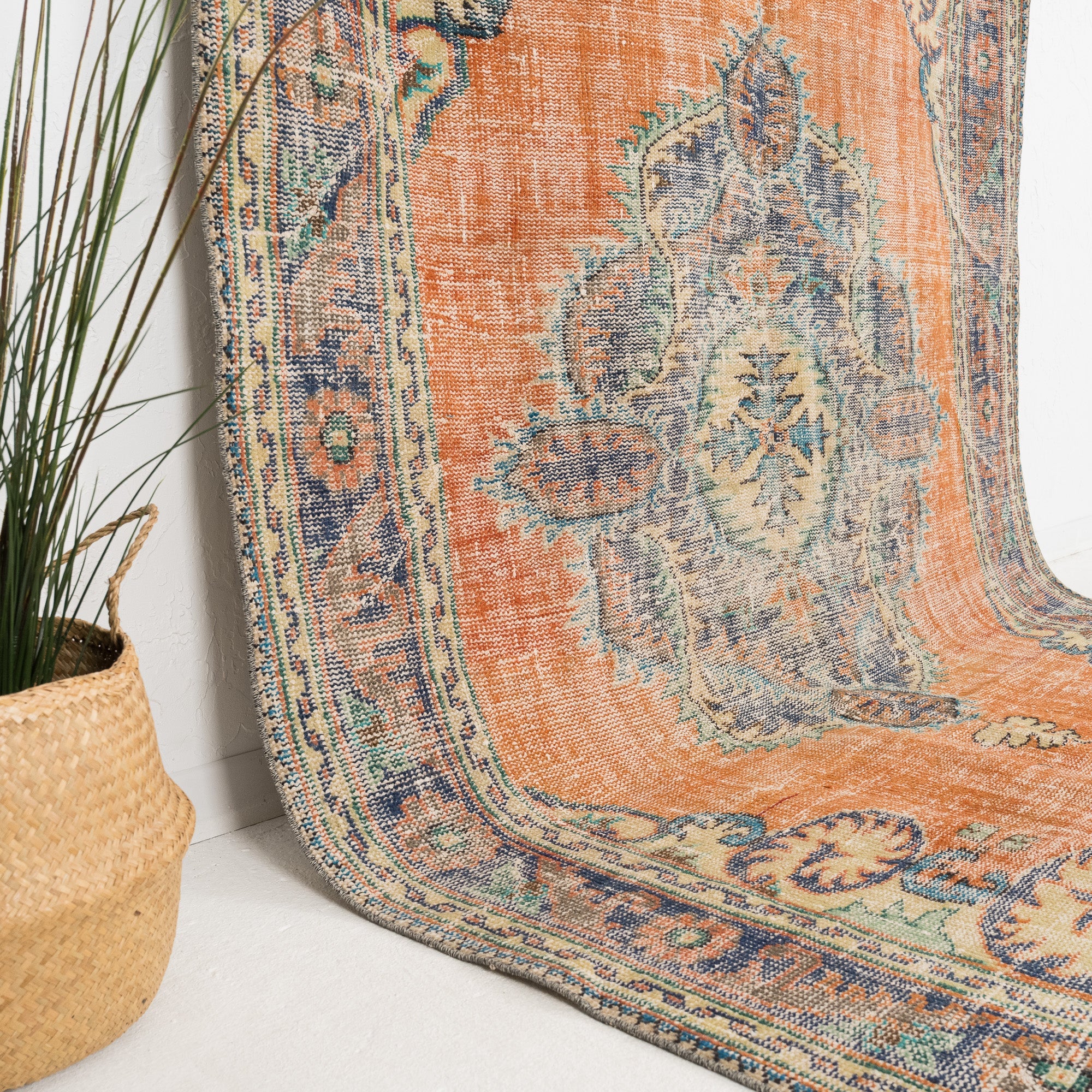 Melioraen - Vintage Turkish Area Rug