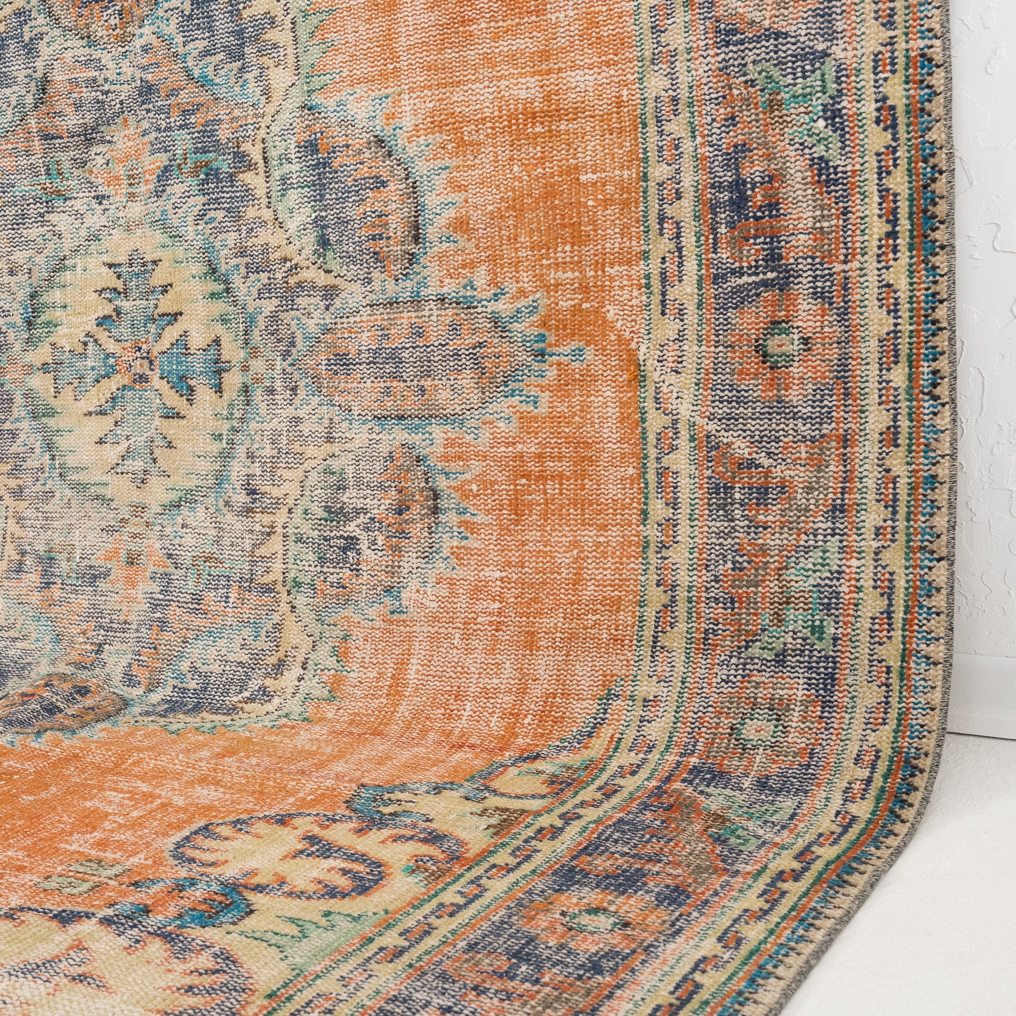Melioraen - Vintage Turkish Area Rug