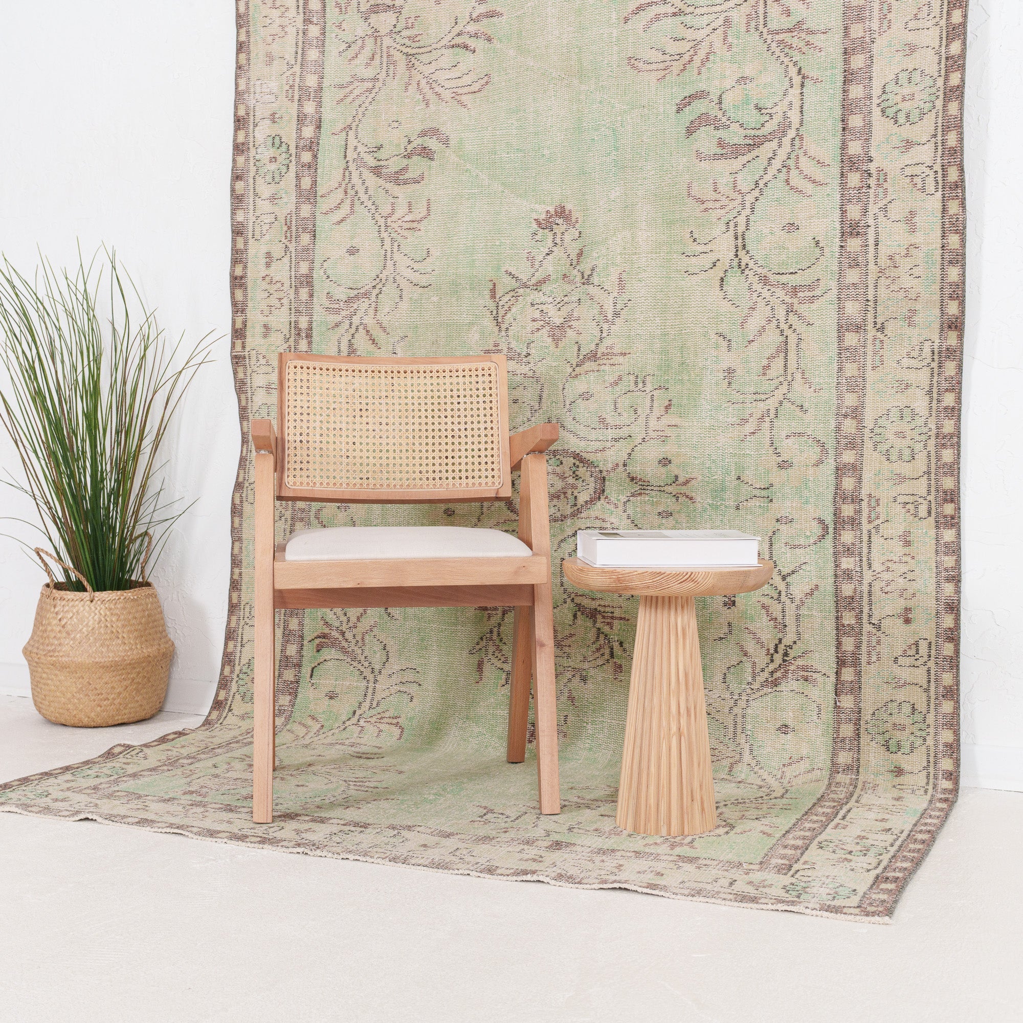 Deliness - Vintage Turkish Area Rug