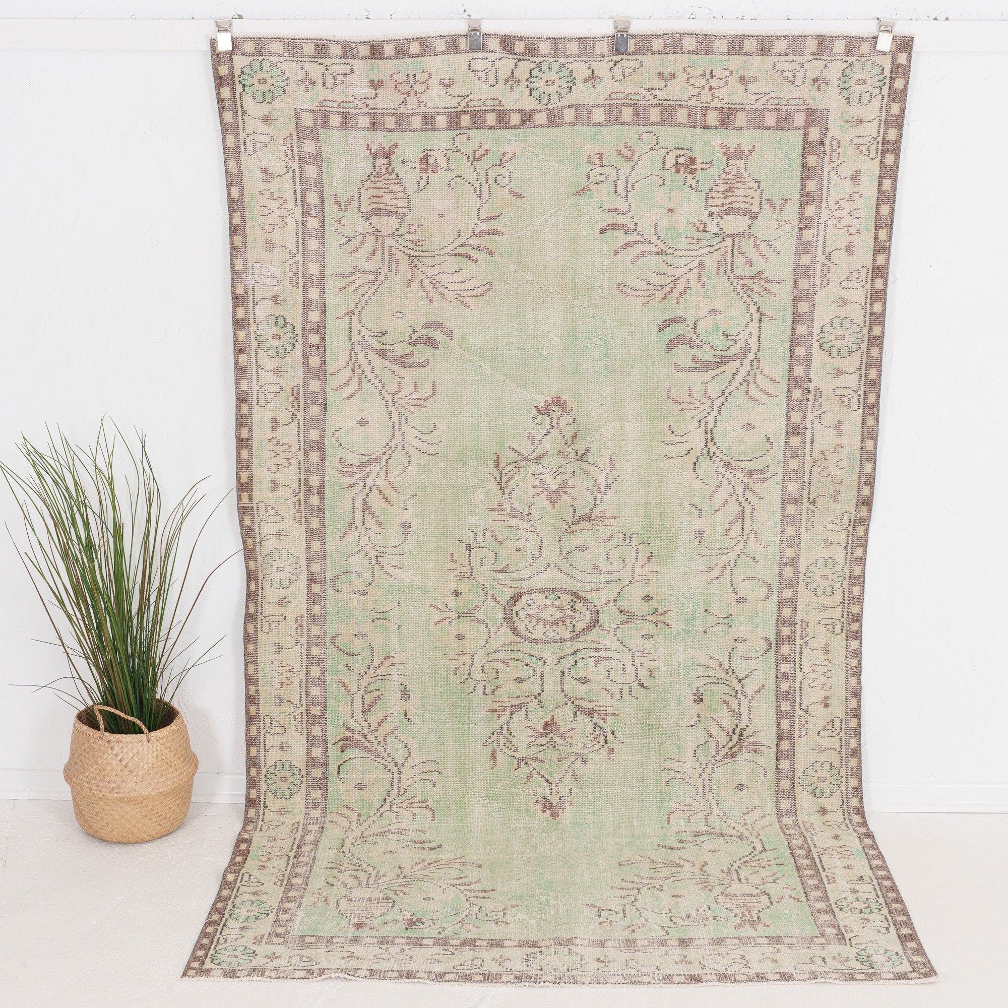 Deliness - Vintage Turkish Area Rug