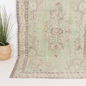 Deliness - Vintage Turkish Area Rug