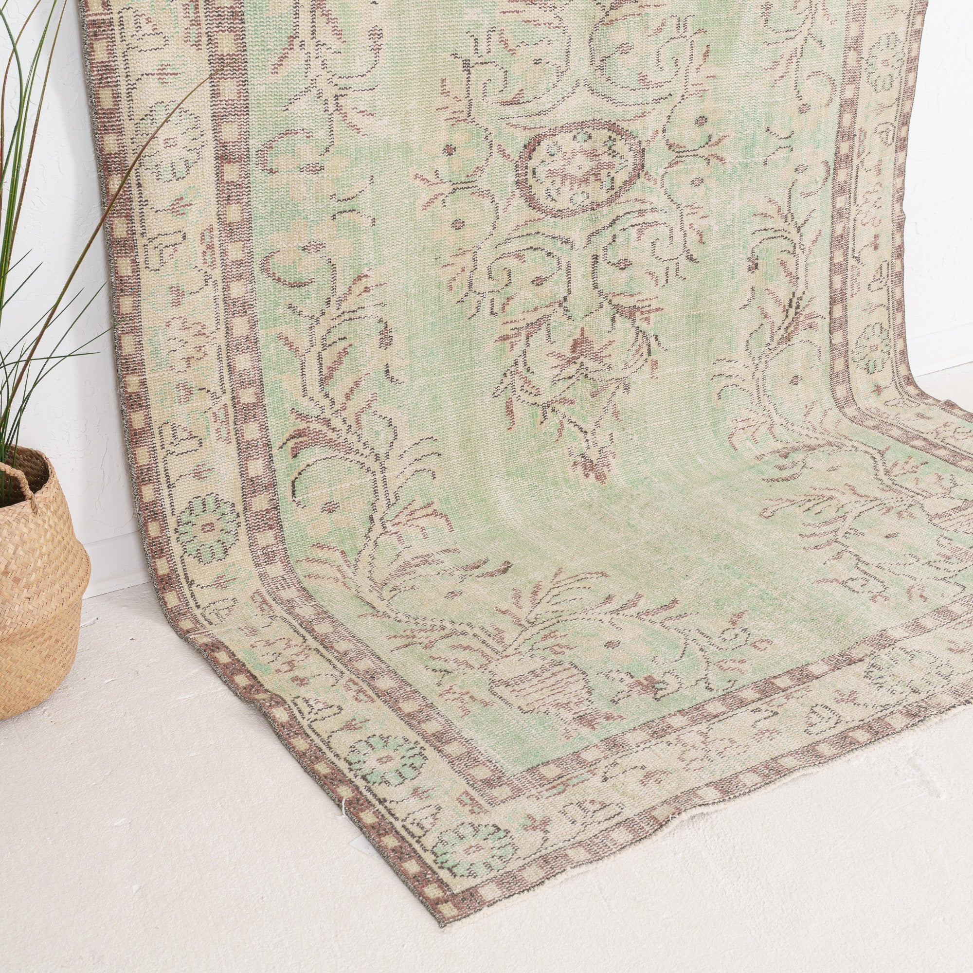 Deliness - Vintage Turkish Area Rug