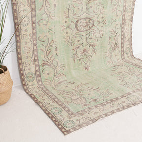 Deliness - Vintage Turkish Area Rug