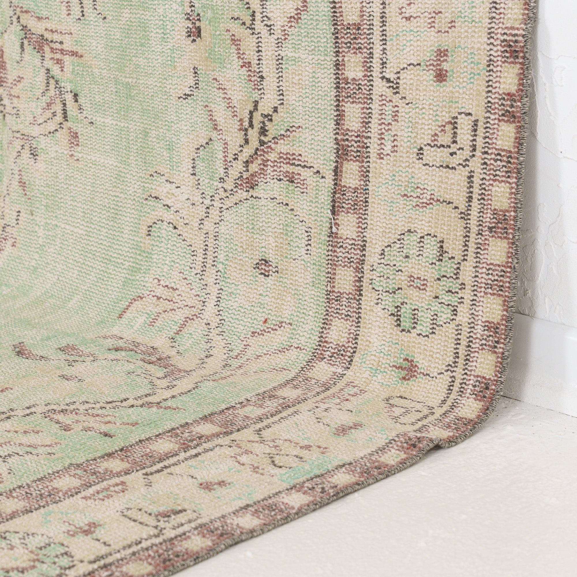 Deliness - Vintage Turkish Area Rug