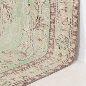 Deliness - Vintage Turkish Area Rug