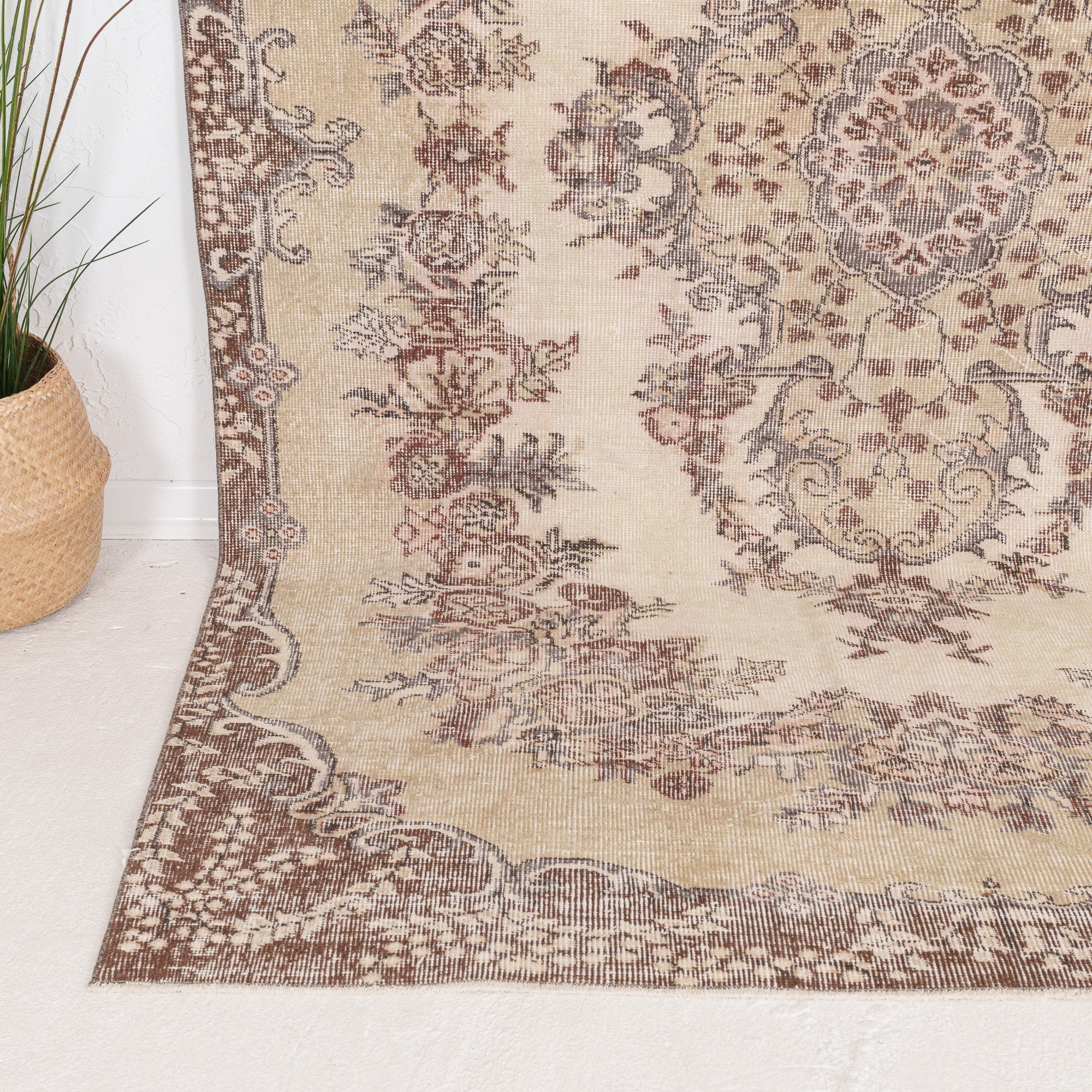 6' x 9' - Vintage Turkish Area Rug, Beige - Delinara | Kuden Rugs