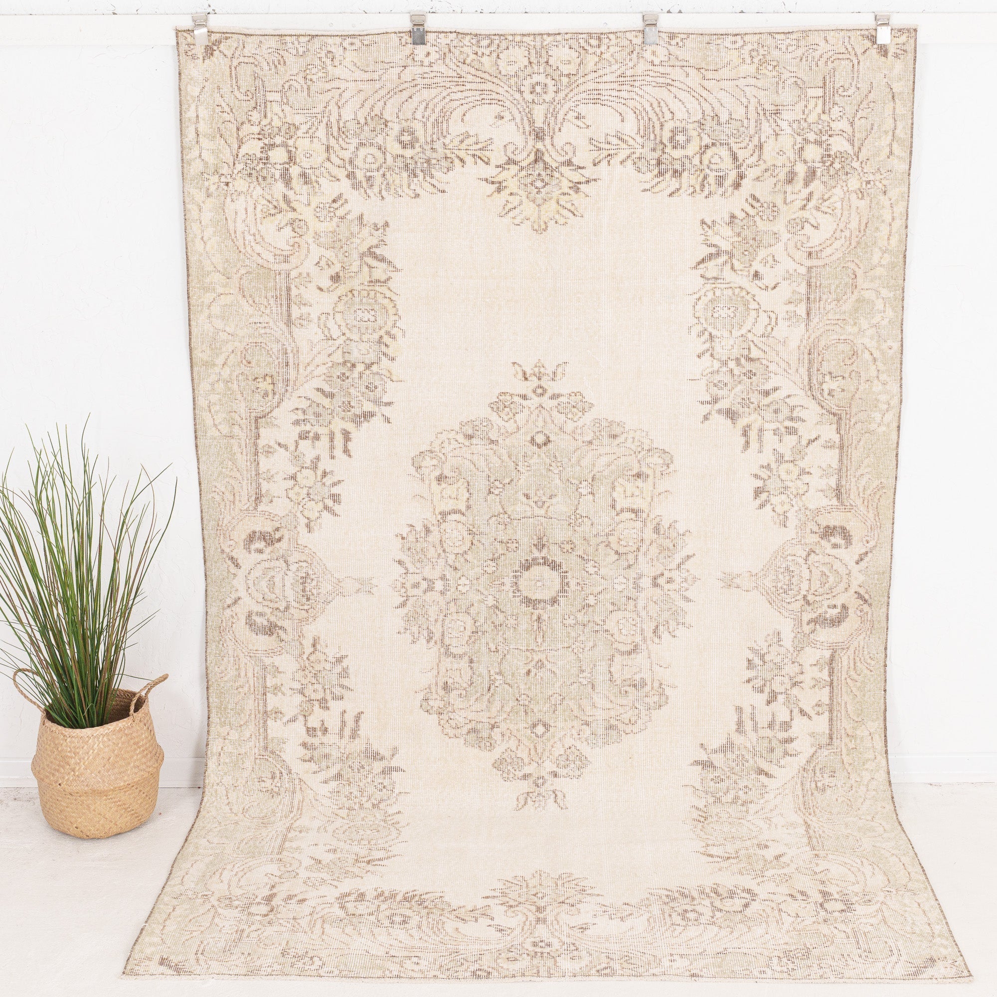 Xaerisara - Vintage Turkish Area Rug