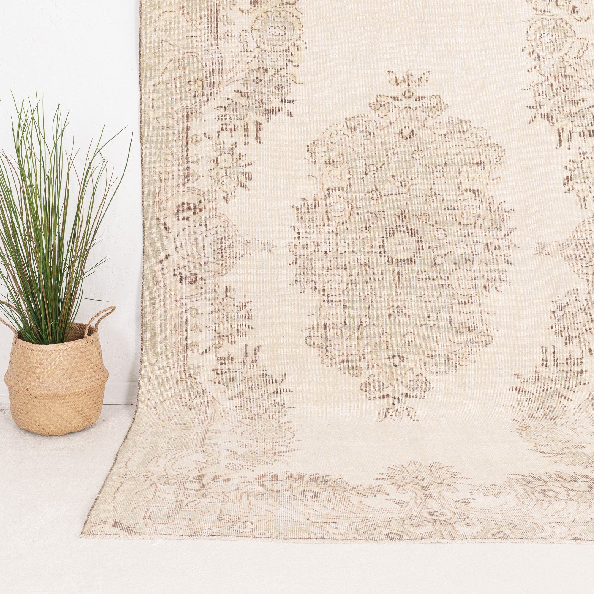 Xaerisara - Vintage Turkish Area Rug