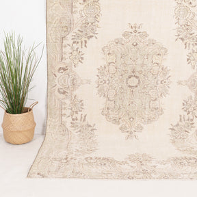 Xaerisara - Vintage Turkish Area Rug