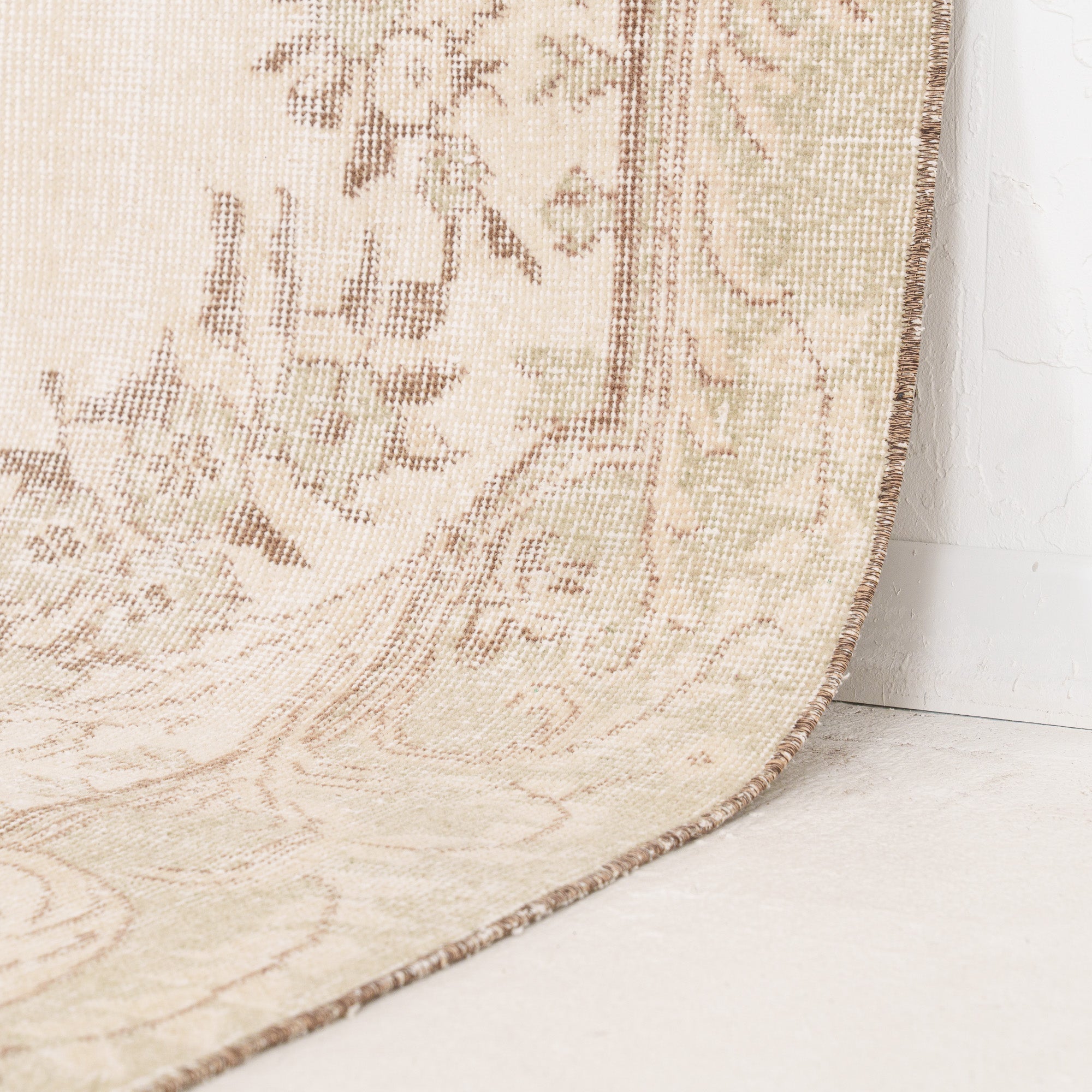 Xaerisara - Vintage Turkish Area Rug