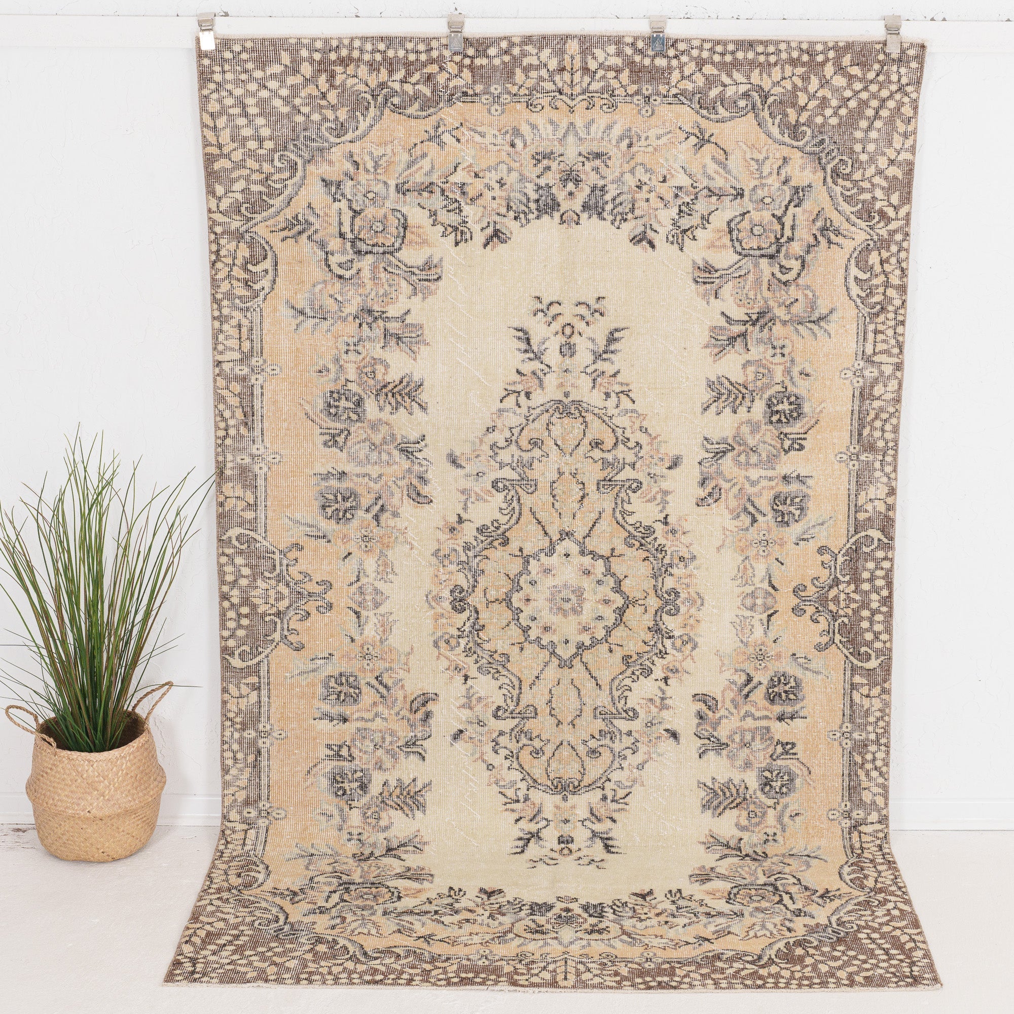 Brinelaria - Vintage Turkish Area Rug