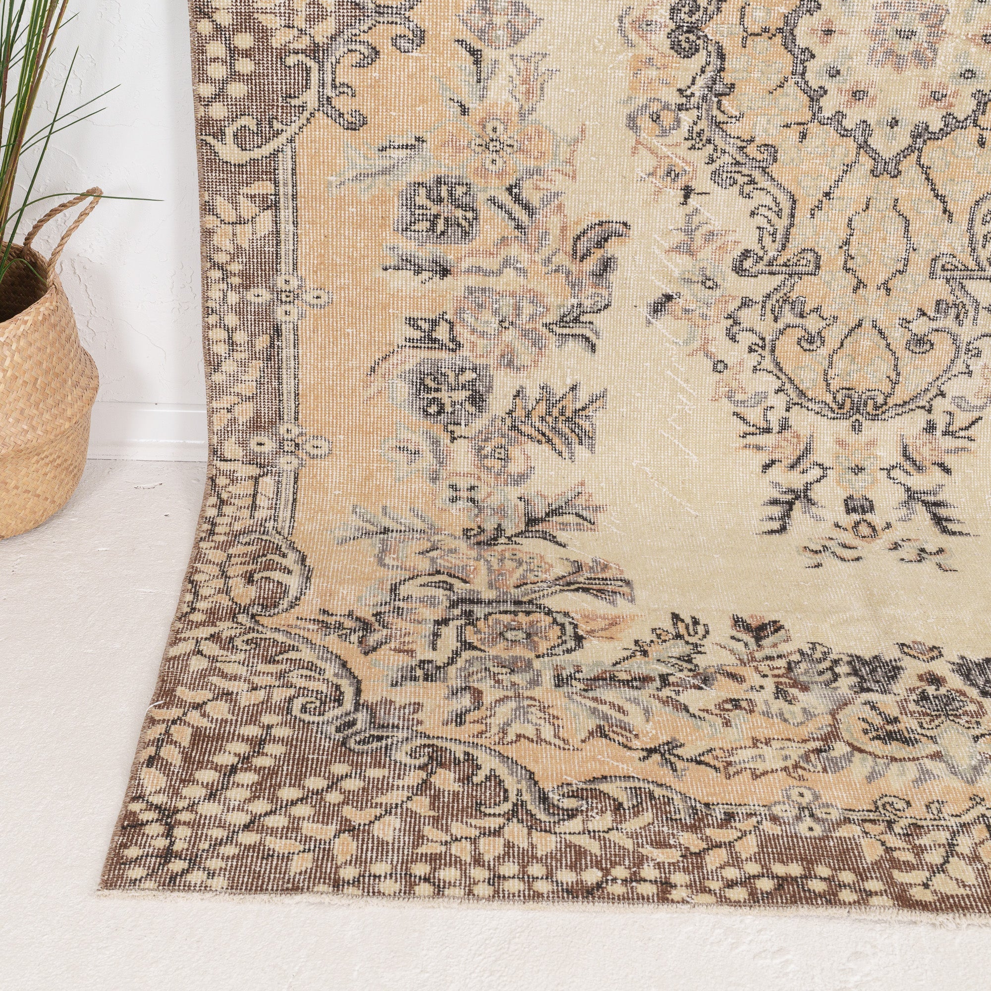 Brinelaria - Vintage Turkish Area Rug