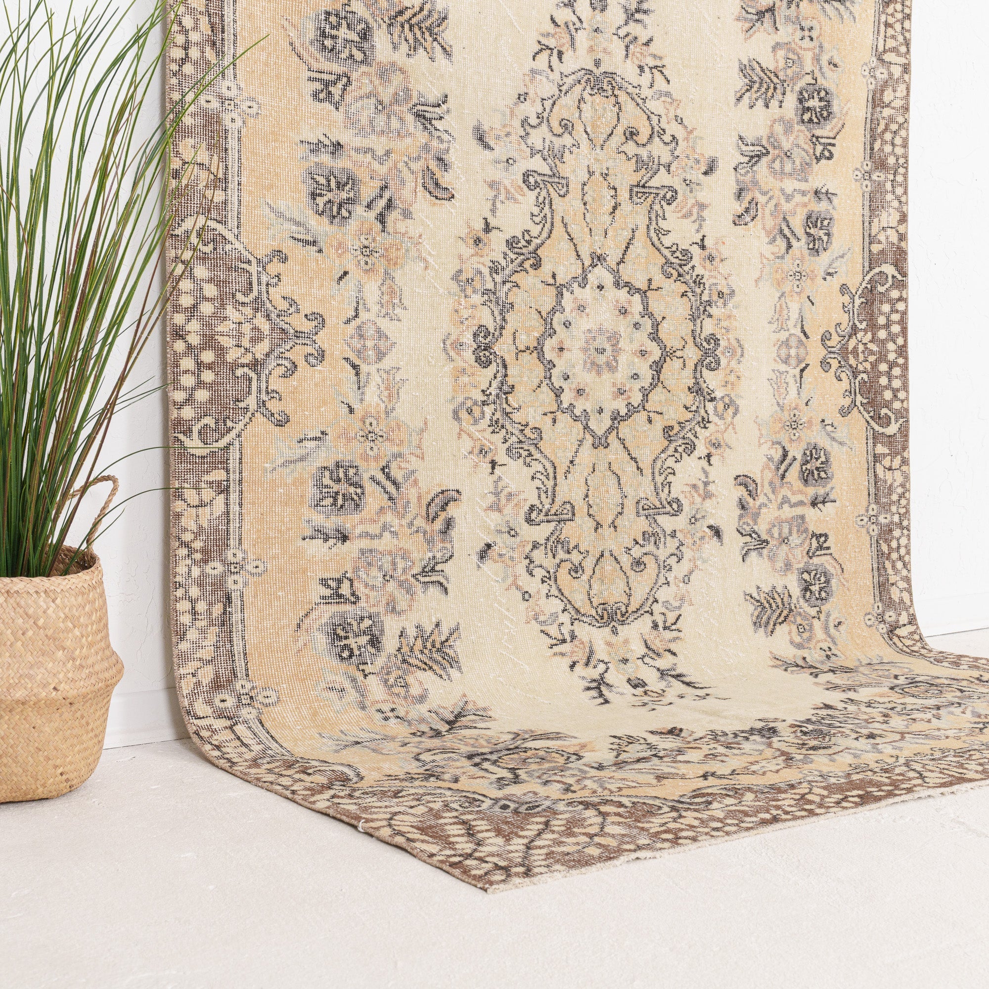 Brinelaria - Vintage Turkish Area Rug