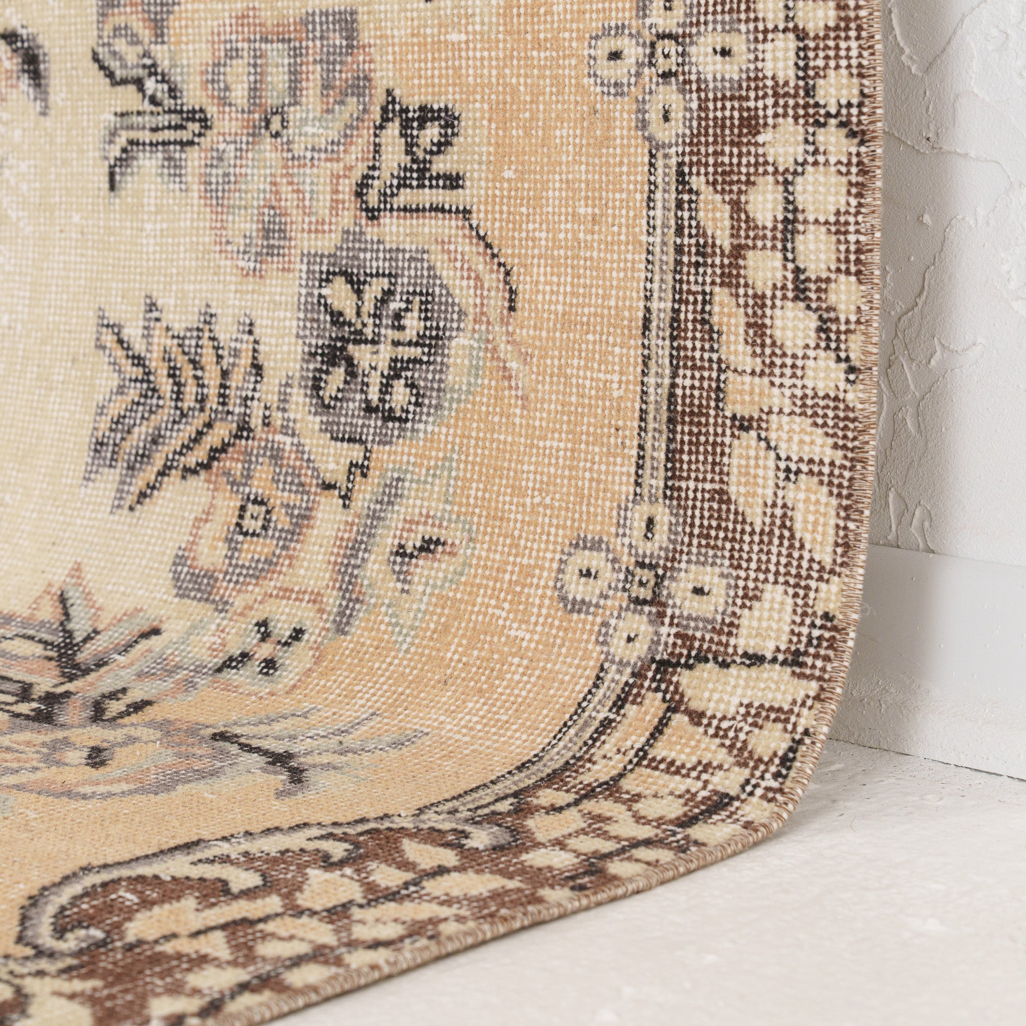 Brinelaria - Vintage Turkish Area Rug