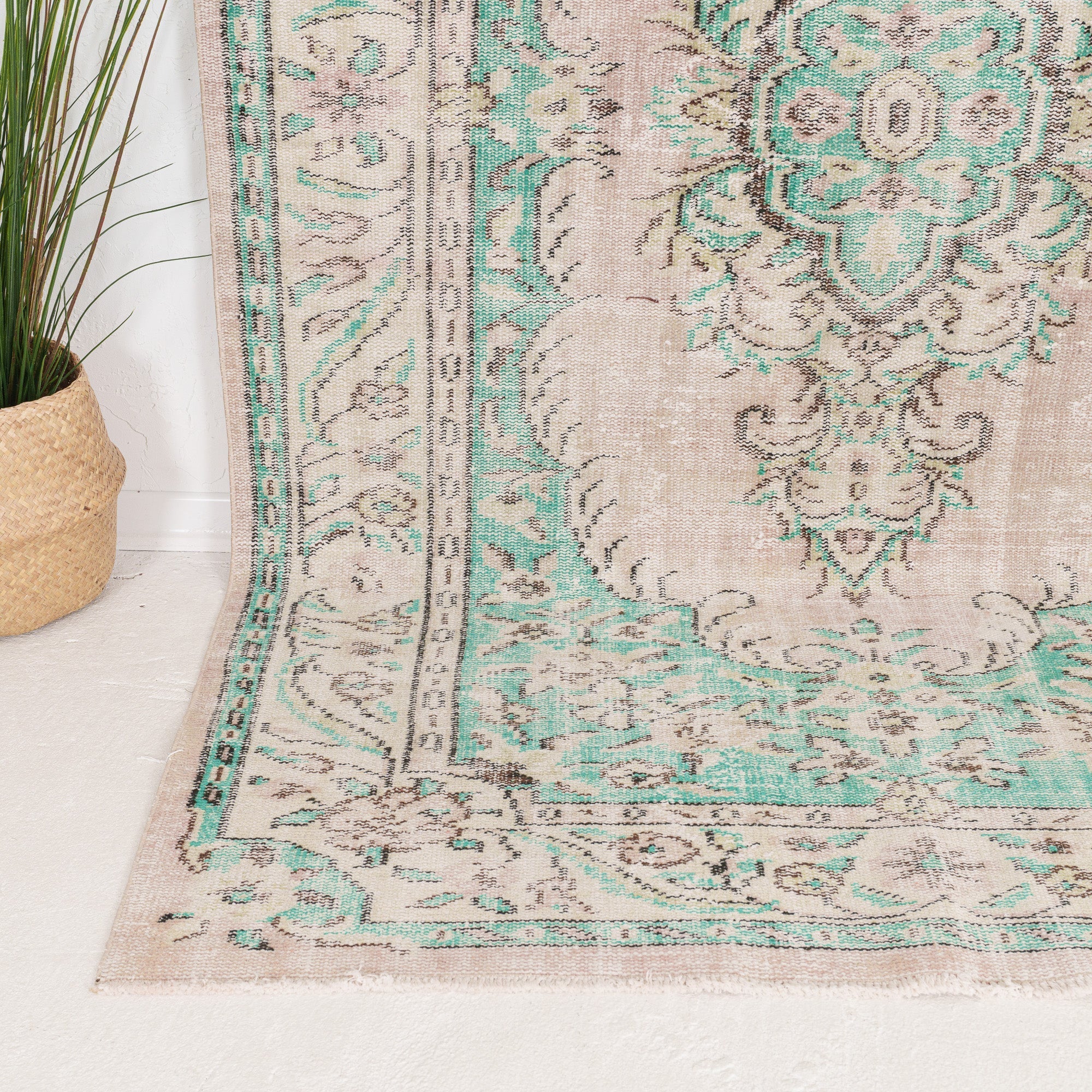 Amdiress - Vintage Turkish Area Rug