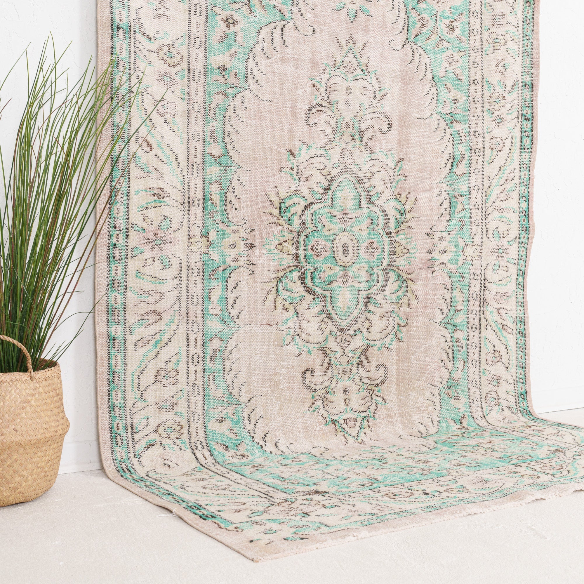 Amdiress - Vintage Turkish Area Rug