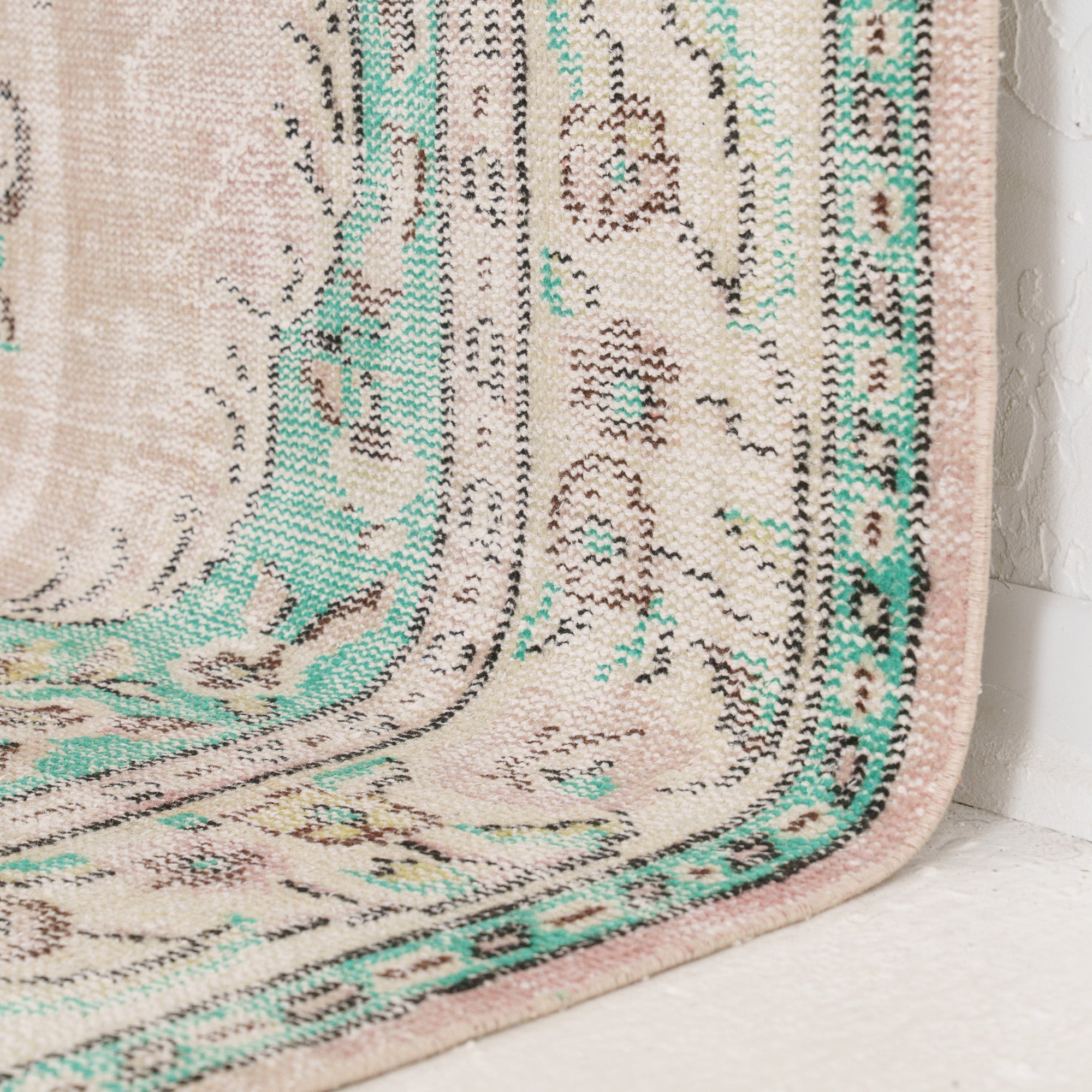 Amdiress - Vintage Turkish Area Rug