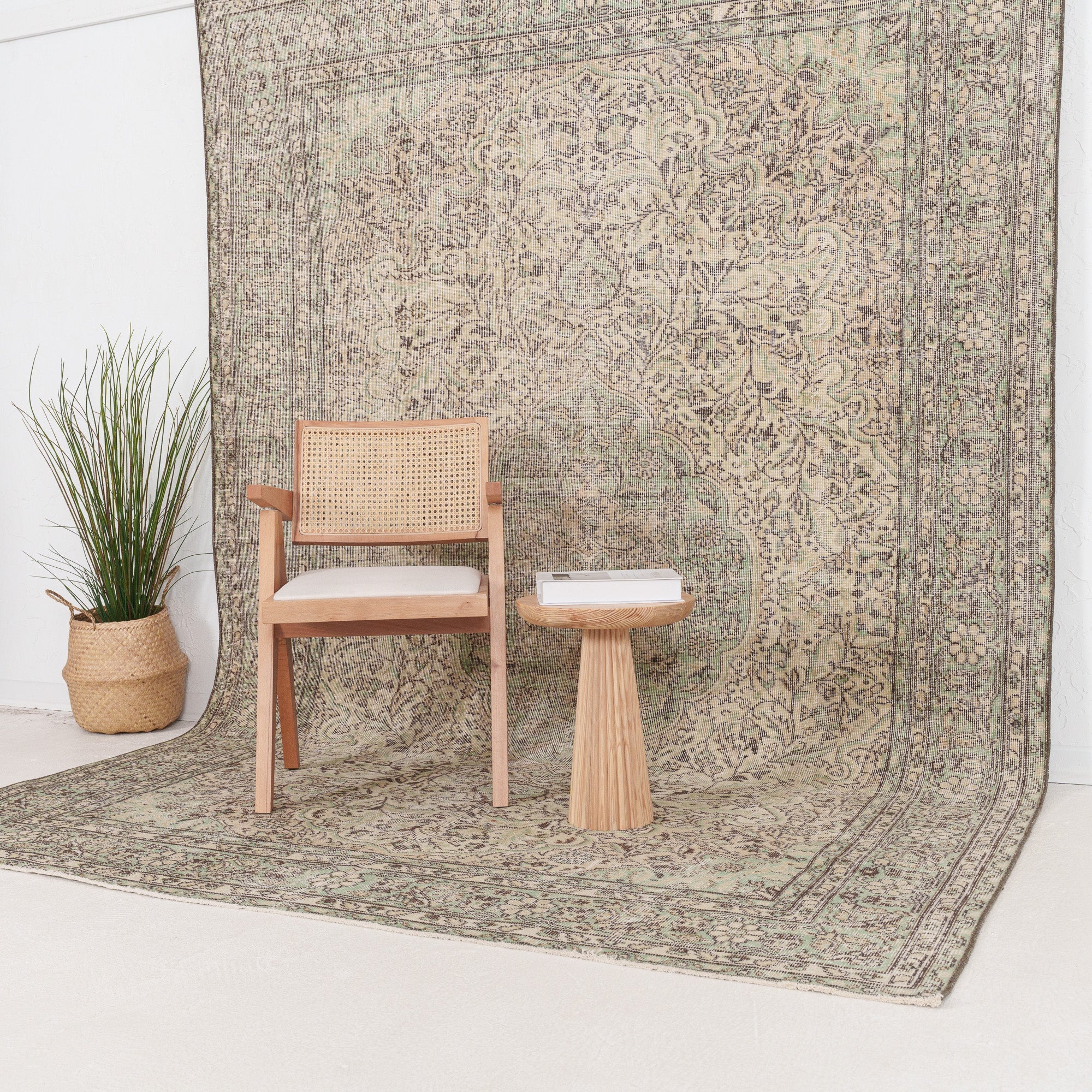 Amdirin - Vintage Turkish Area Rug