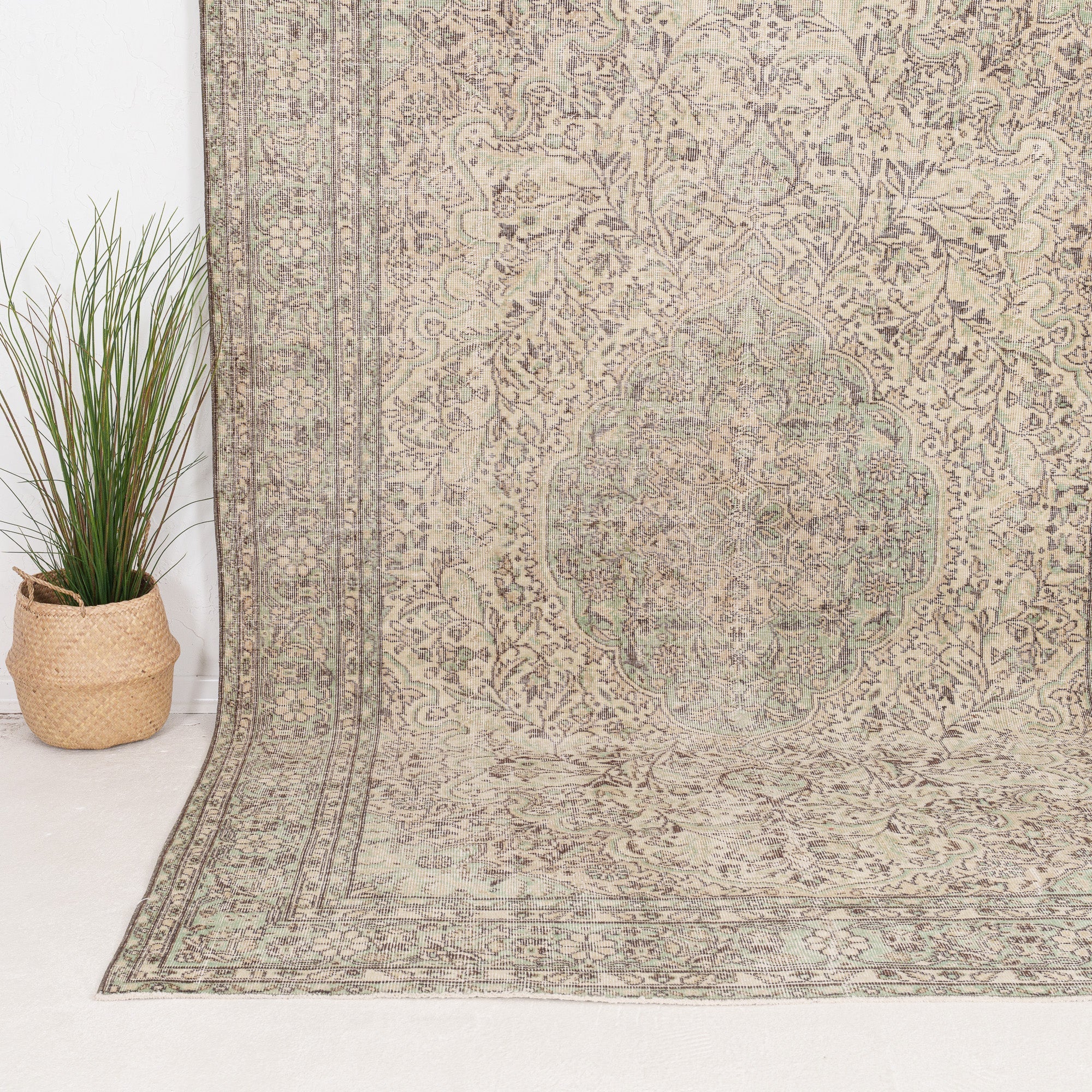 Amdirin - Vintage Turkish Area Rug