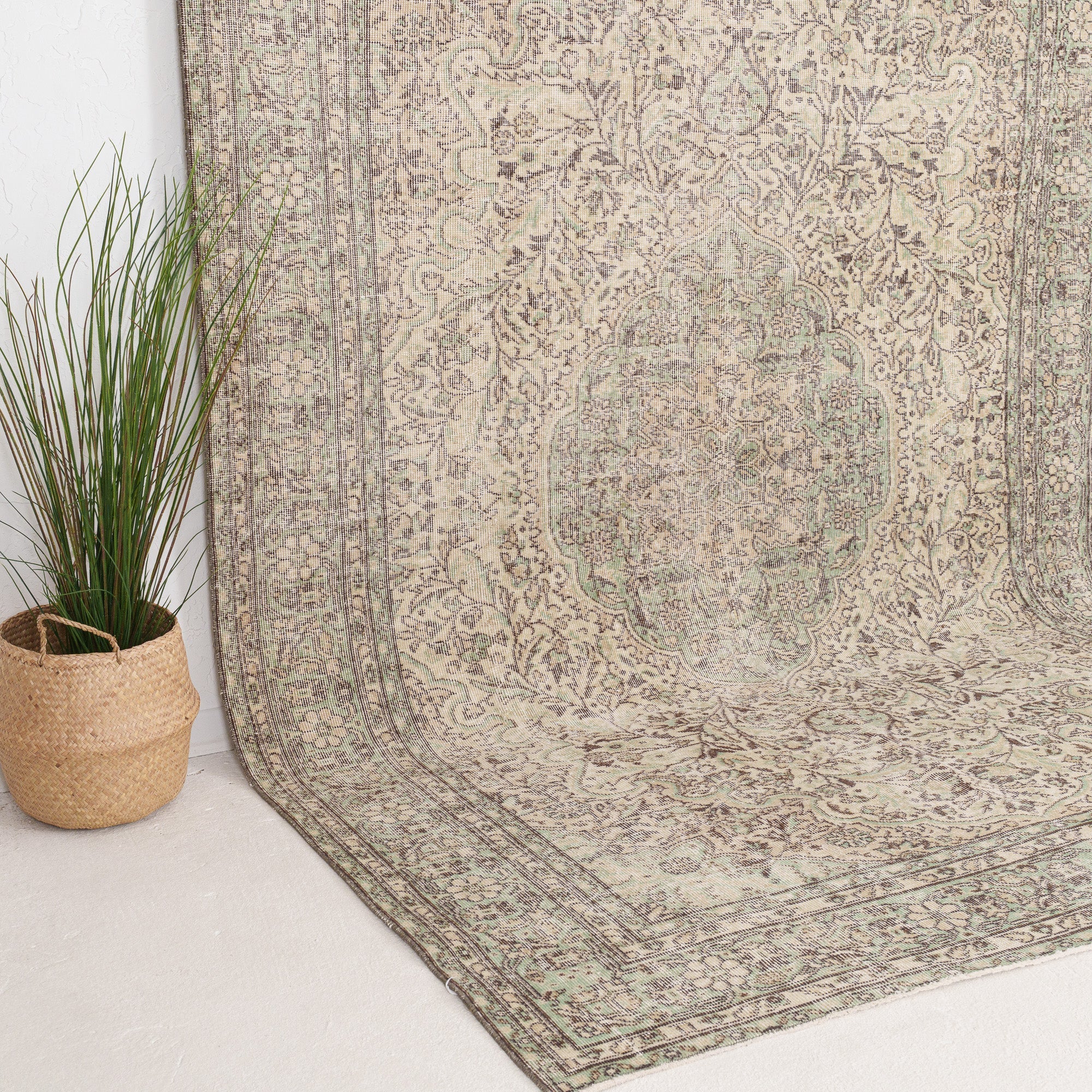 Amdirin - Vintage Turkish Area Rug