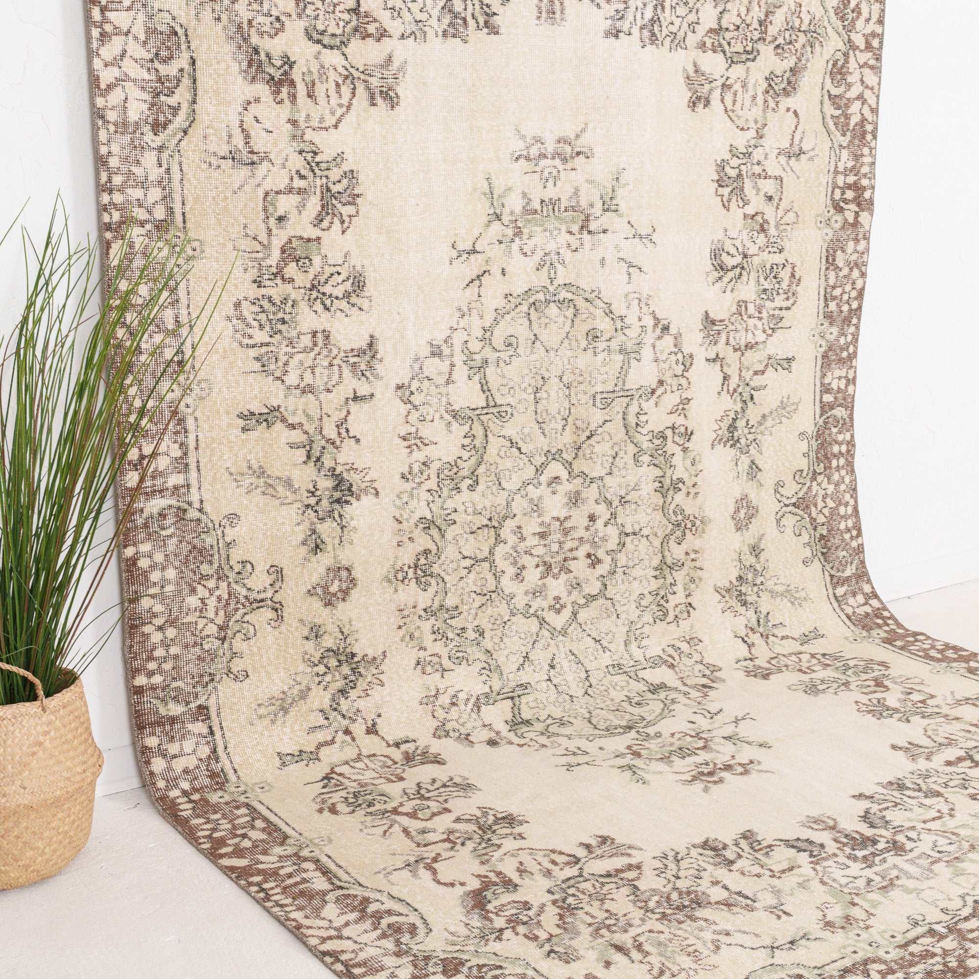 Zaerinis - Vintage Turkish Area Rug