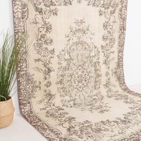 Zaerinis - Vintage Turkish Area Rug