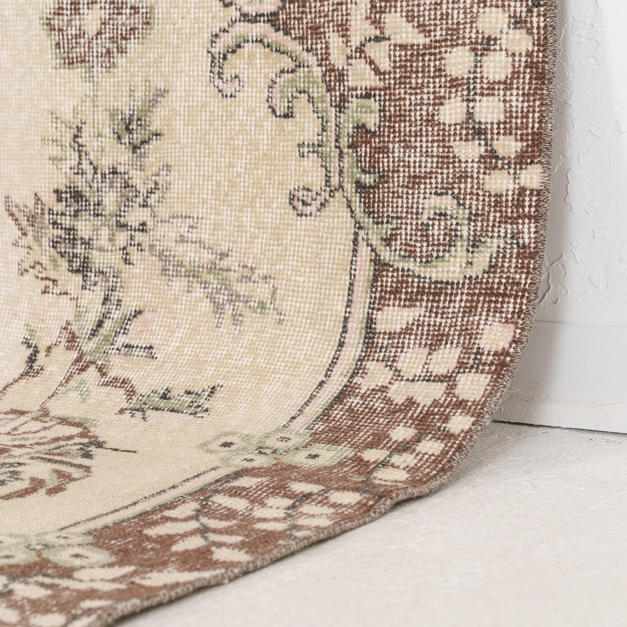 Zaerinis - Vintage Turkish Area Rug