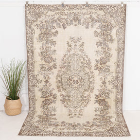 Zaerinine - Vintage Turkish Area Rug