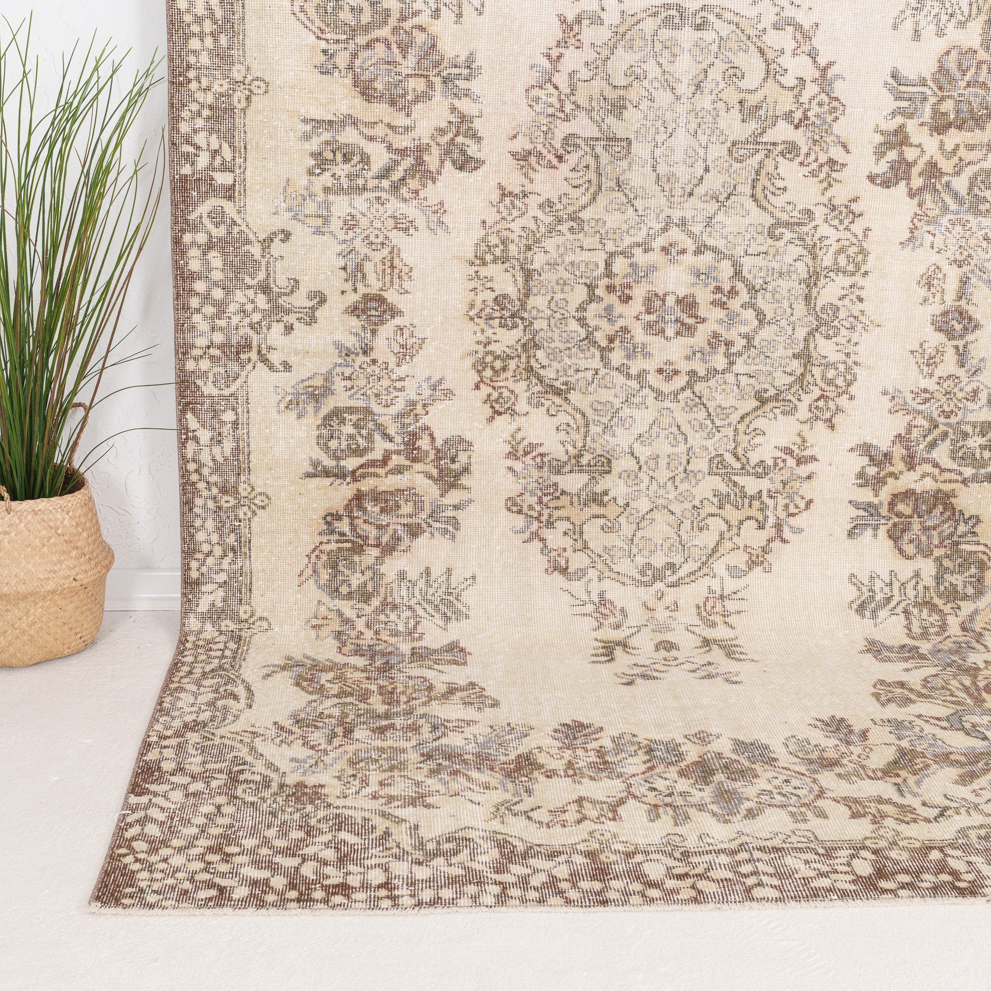 Zaerinine - Vintage Turkish Area Rug