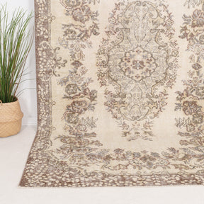 Zaerinine - Vintage Turkish Area Rug