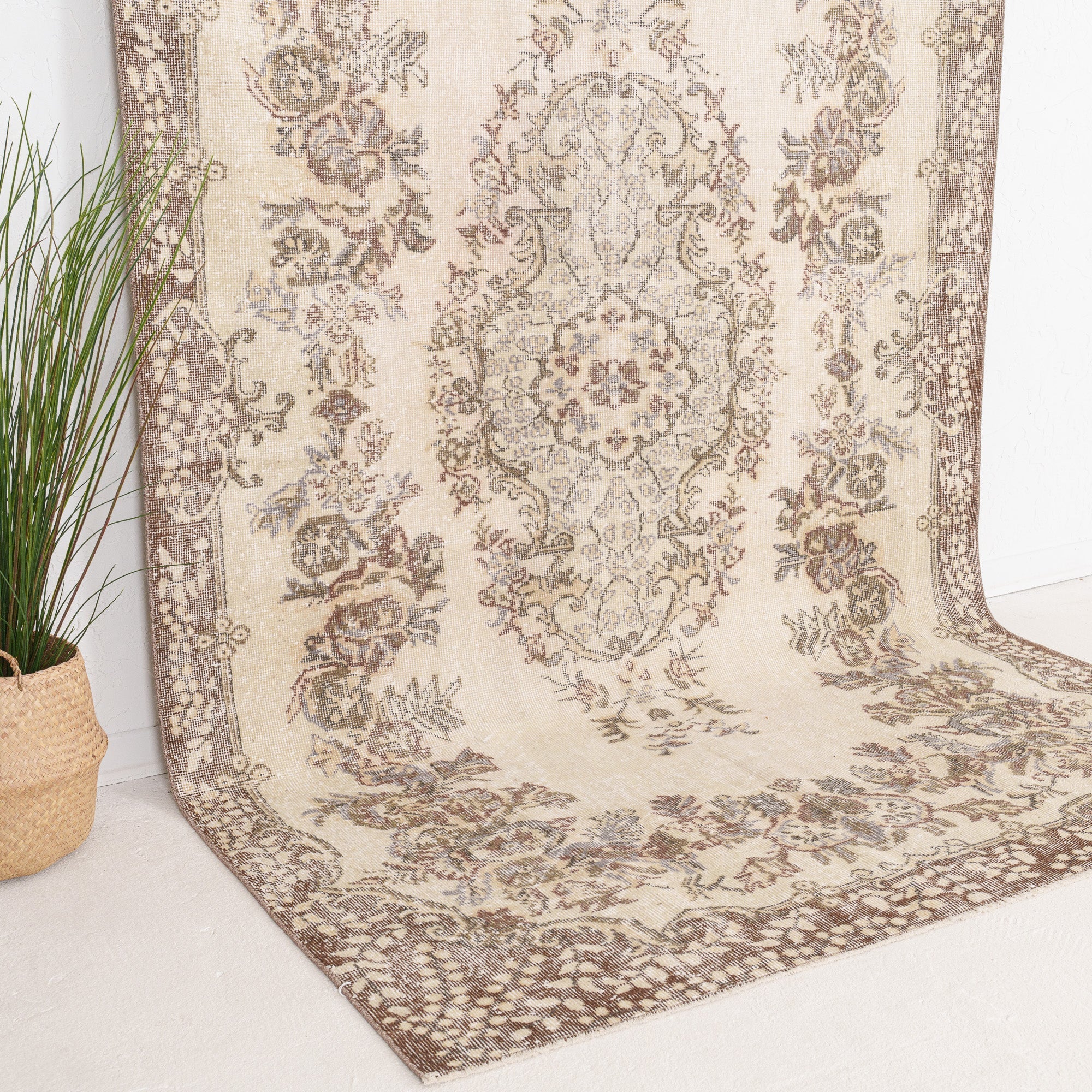 Zaerinine - Vintage Turkish Area Rug