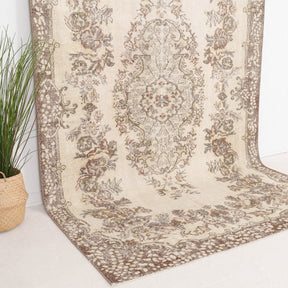 Zaerinine - Vintage Turkish Area Rug