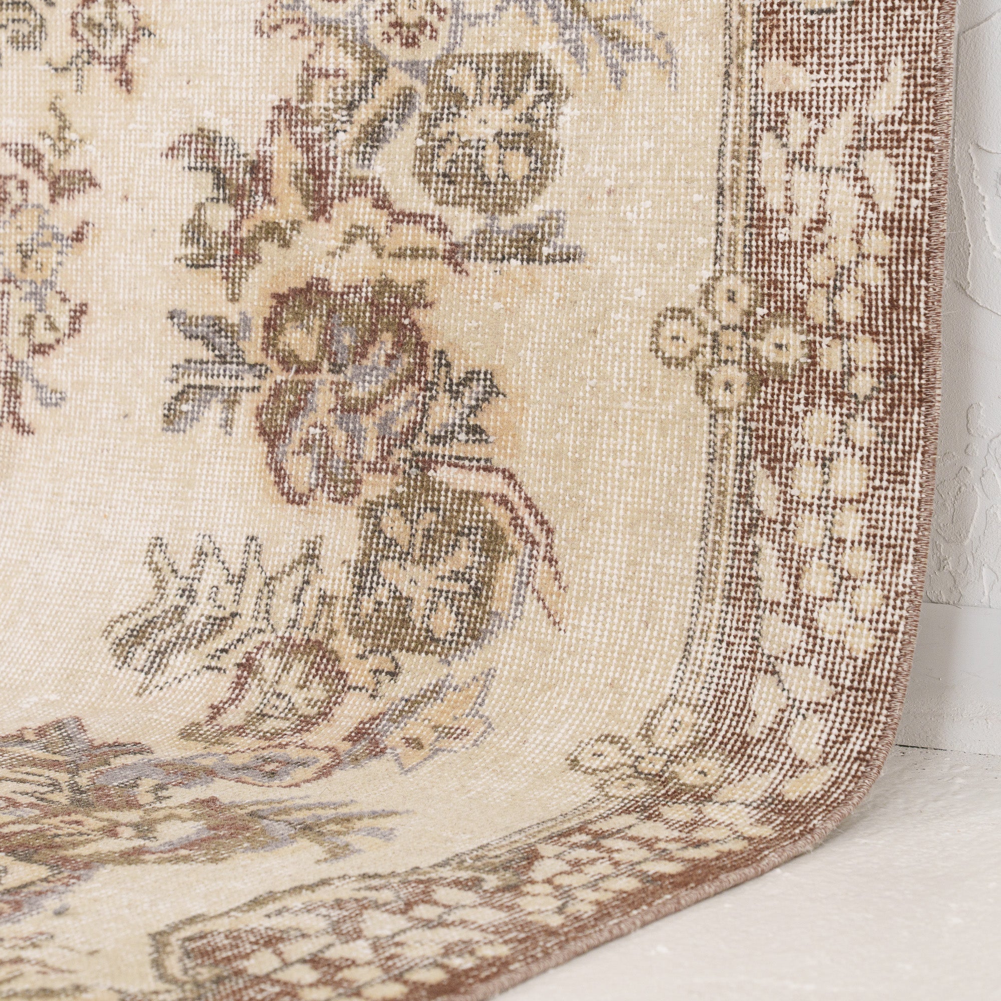 Zaerinine - Vintage Turkish Area Rug