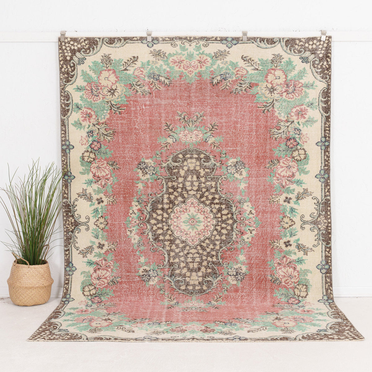 Zaerinaria - Vintage Turkish Area Rug