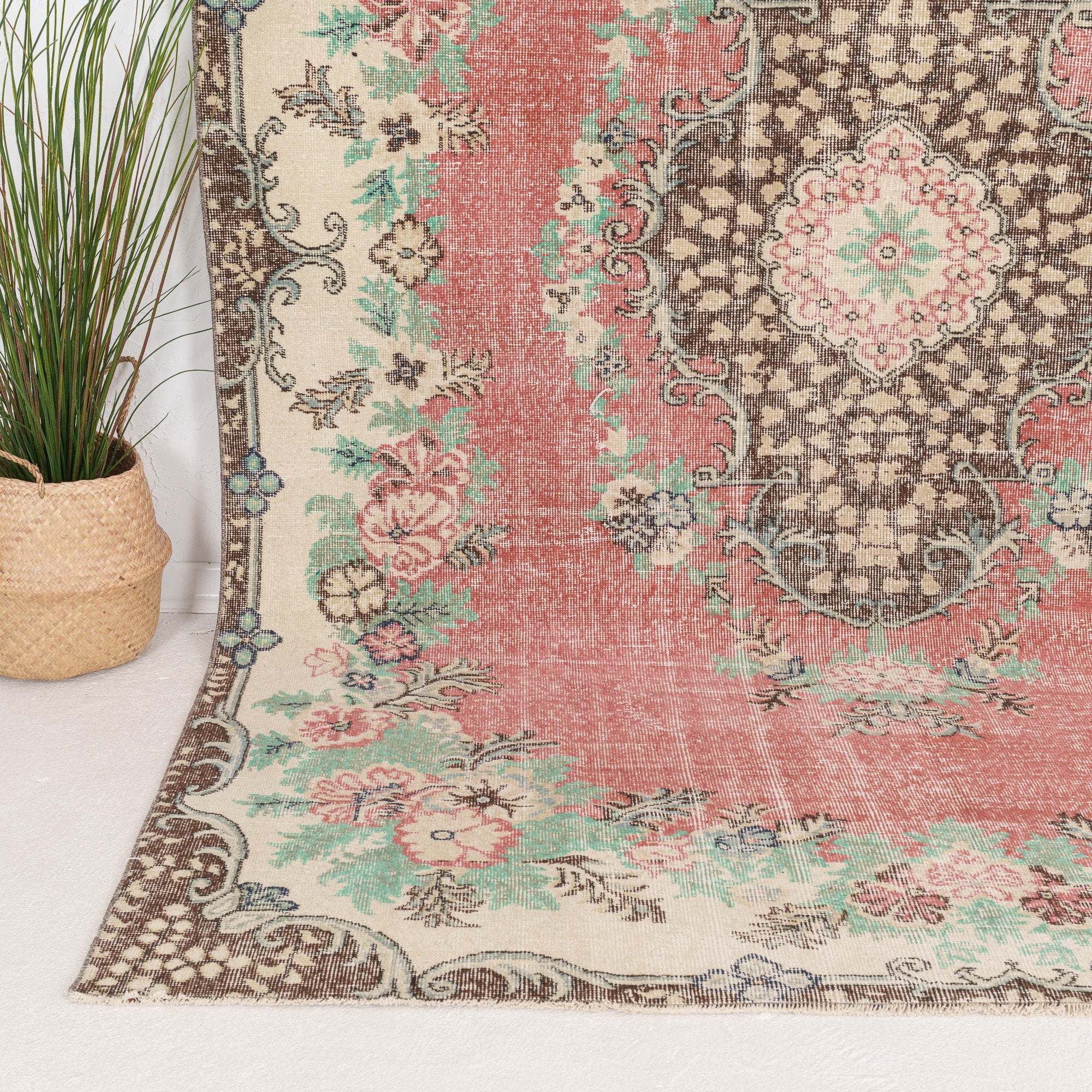 Zaerinaria - Vintage Turkish Area Rug