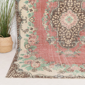 Zaerinaria - Vintage Turkish Area Rug