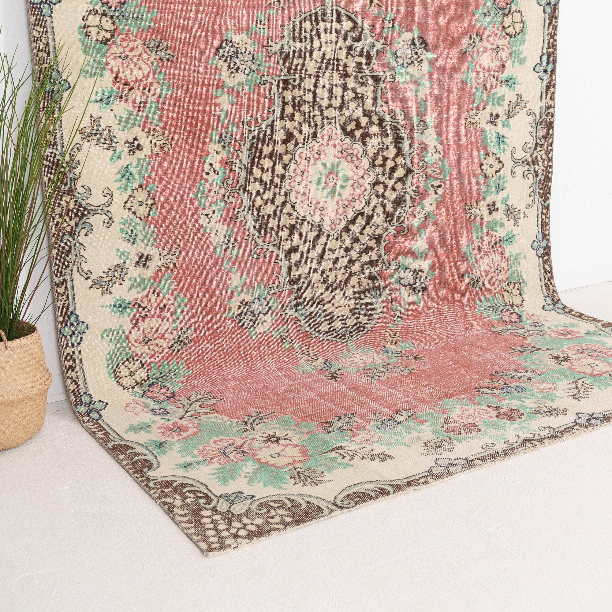 Zaerinaria - Vintage Turkish Area Rug