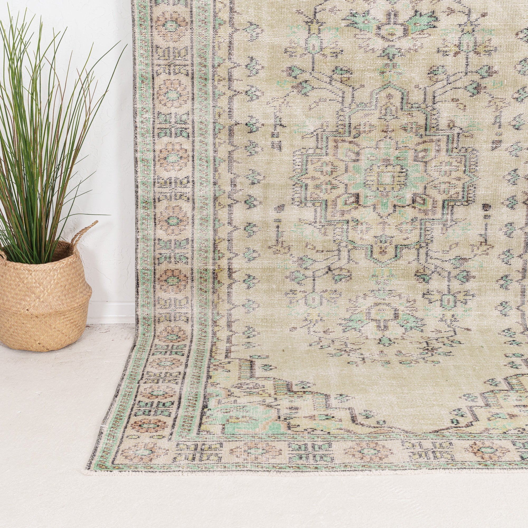 Yaelisella - Vintage Turkish Area Rug