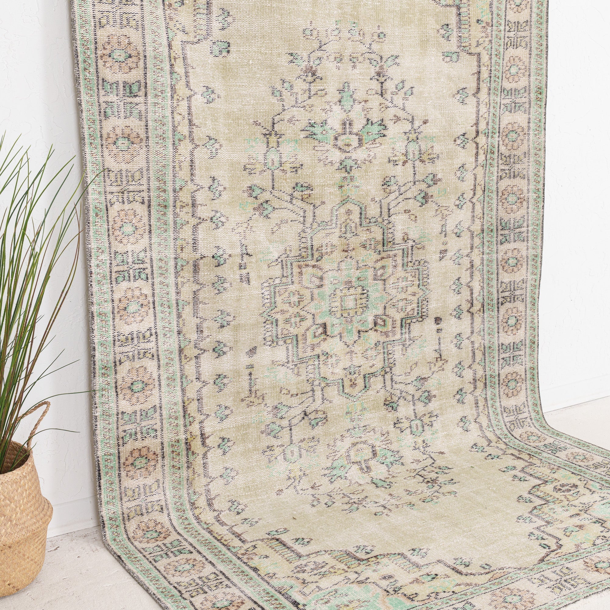 Yaelisella - Vintage Turkish Area Rug