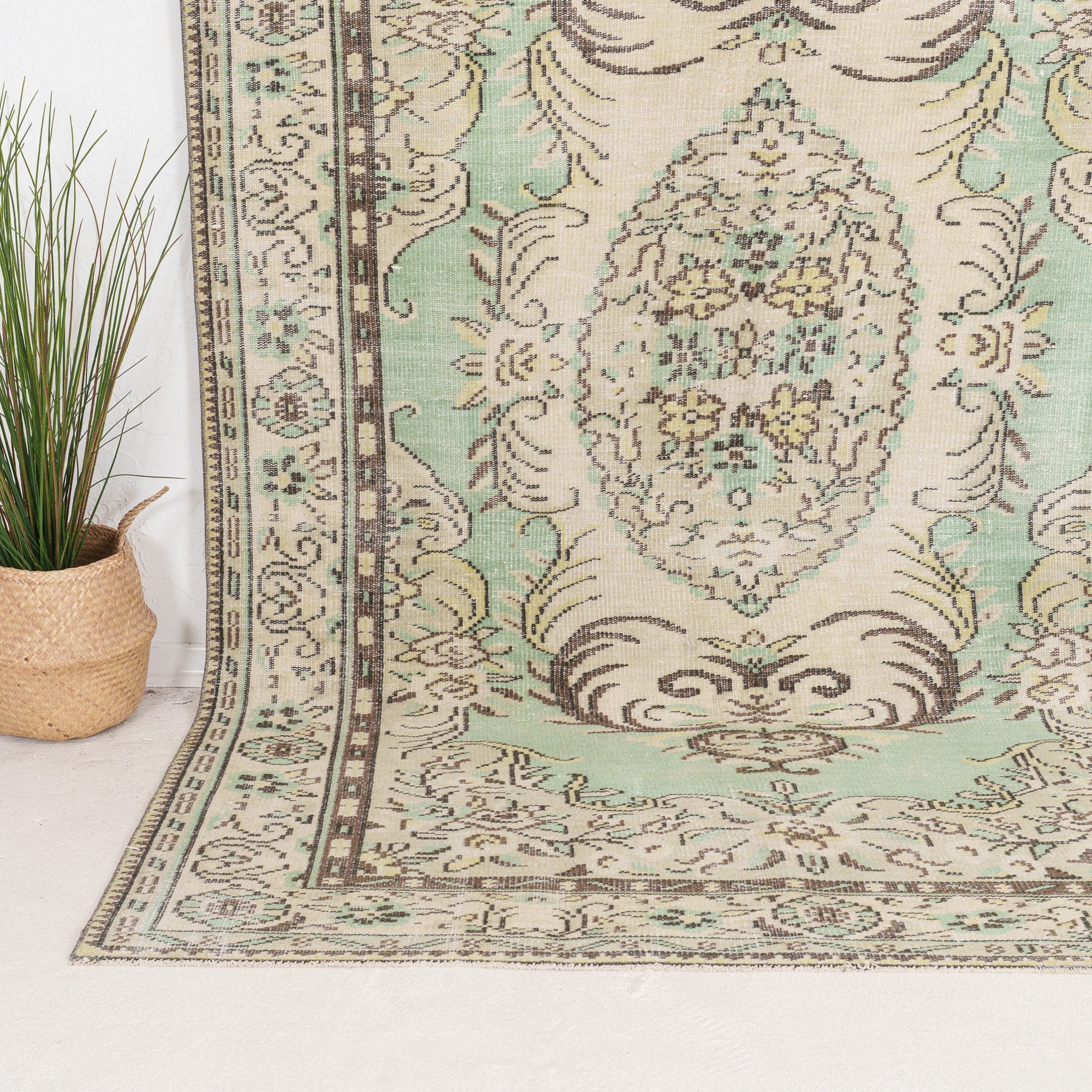 Yaelisena - Vintage Turkish Area Rug