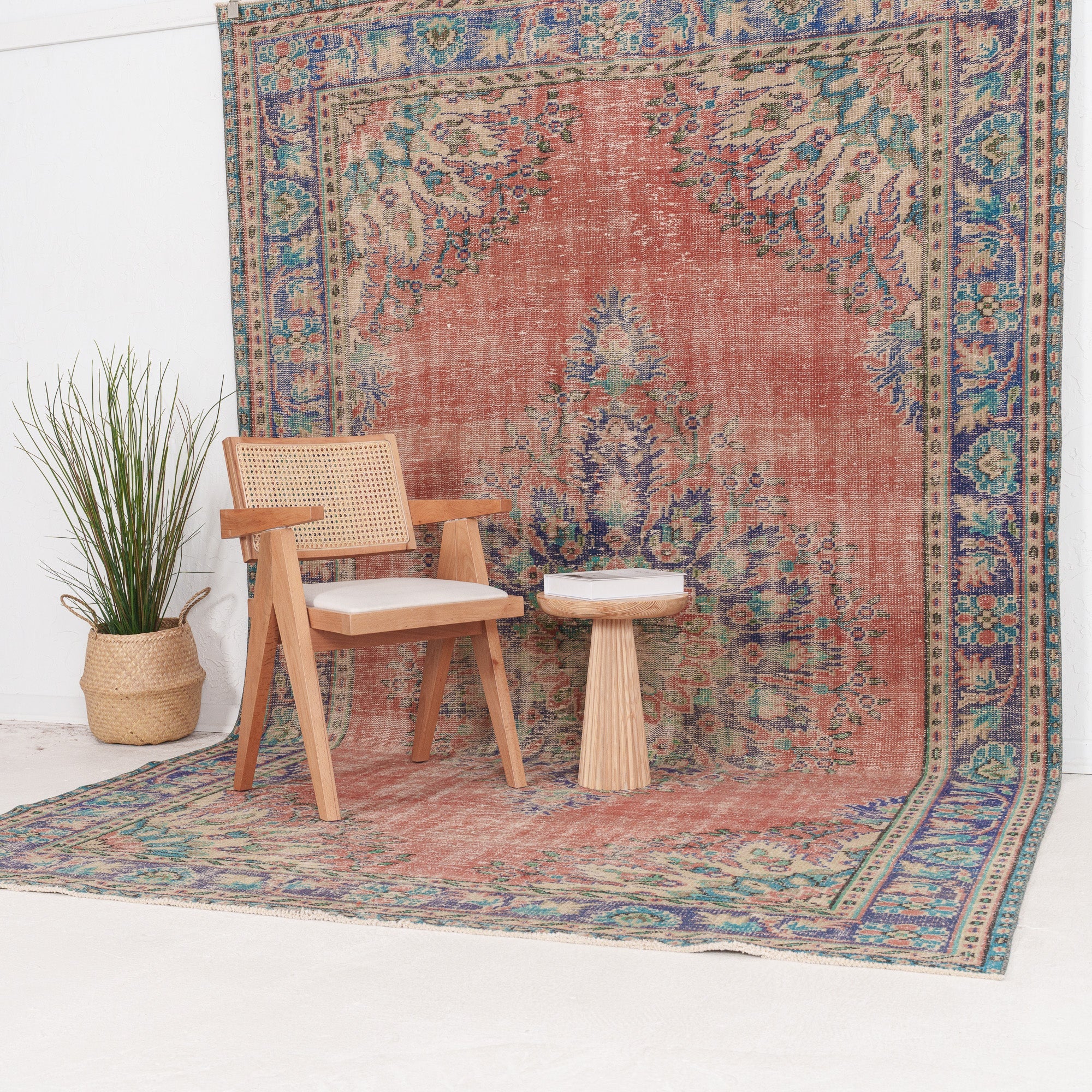 Yaelisin - Vintage Turkish Area Rug