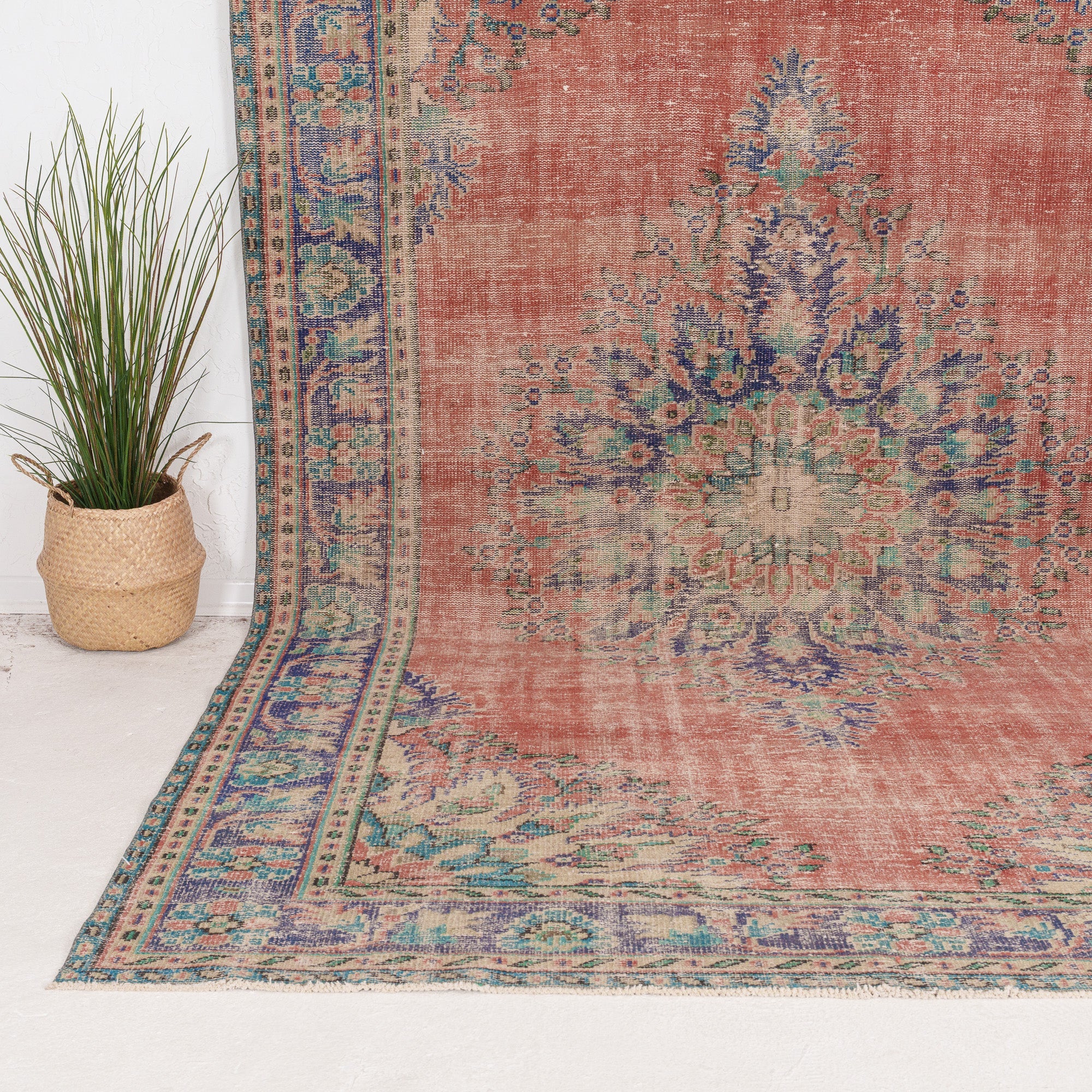Yaelisin - Vintage Turkish Area Rug