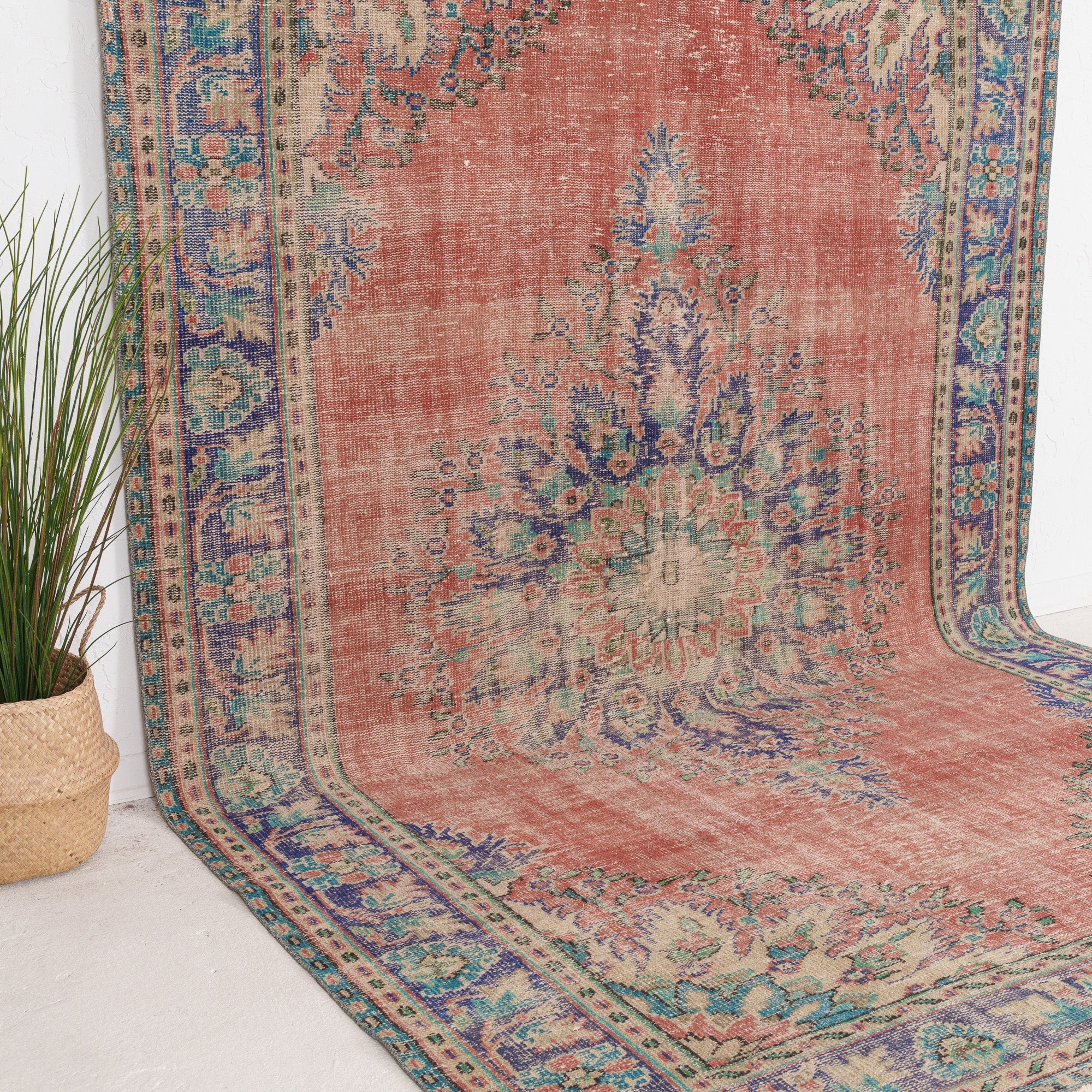 Yaelisin - Vintage Turkish Area Rug