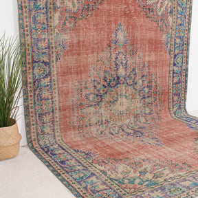 Yaelisin - Vintage Turkish Area Rug