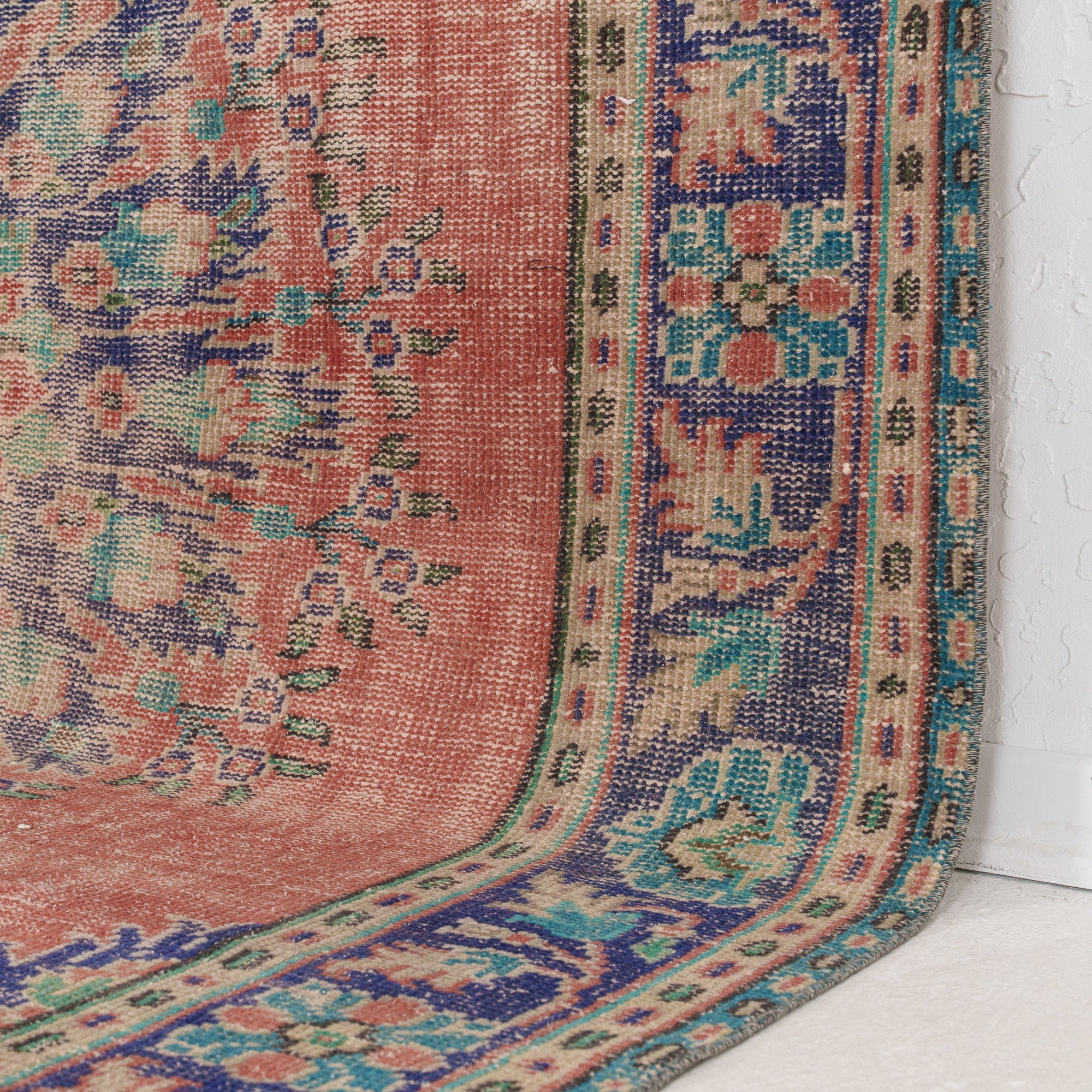 Yaelisin - Vintage Turkish Area Rug