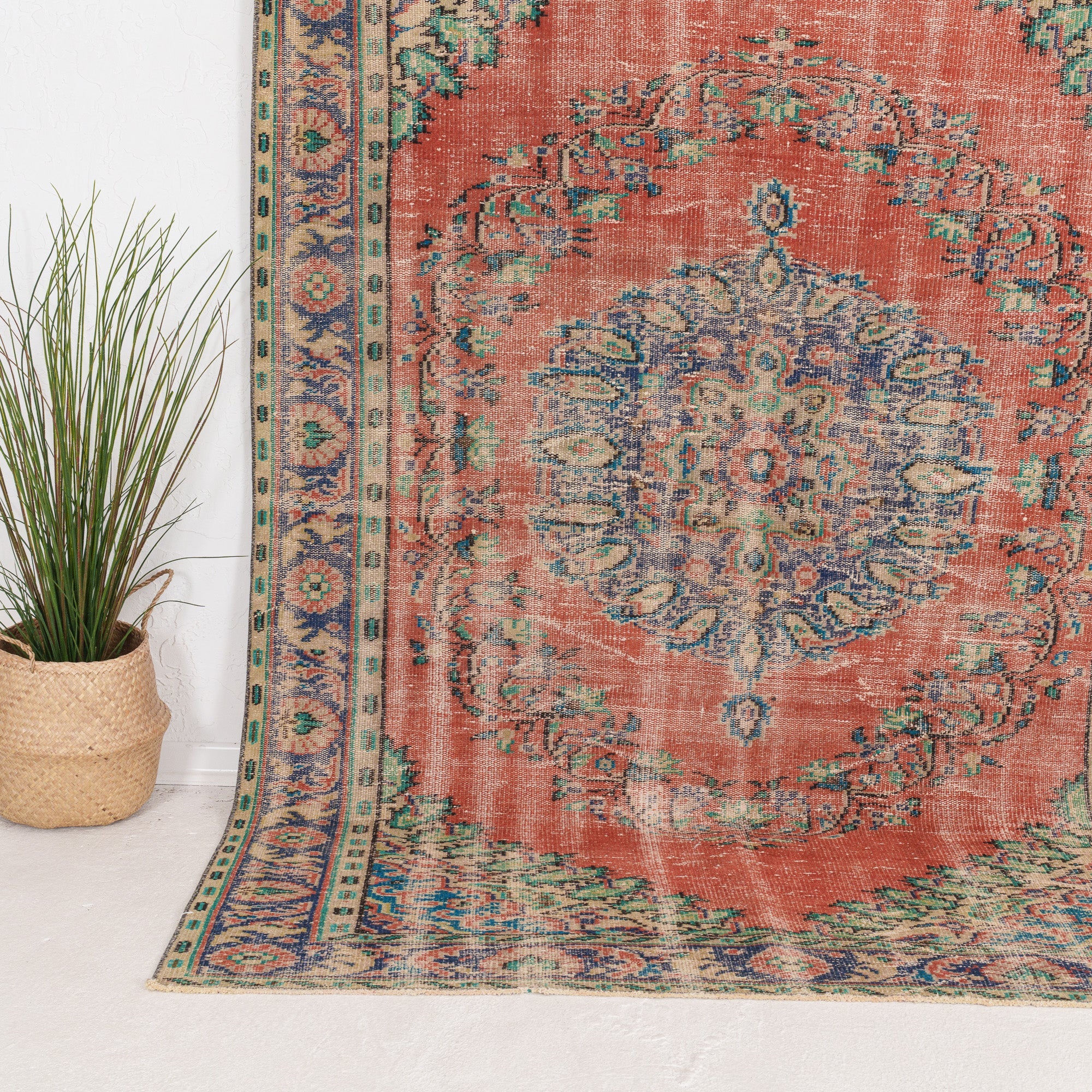 Yaelisara - Vintage Turkish Area Rug