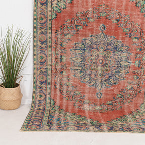 Yaelisara - Vintage Turkish Area Rug