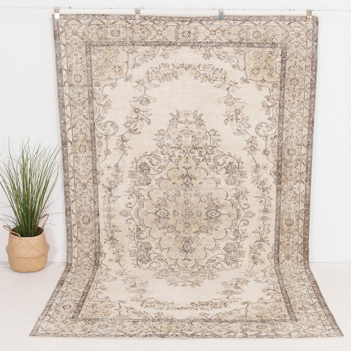 Yaelisaria - Vintage Turkish Area Rug