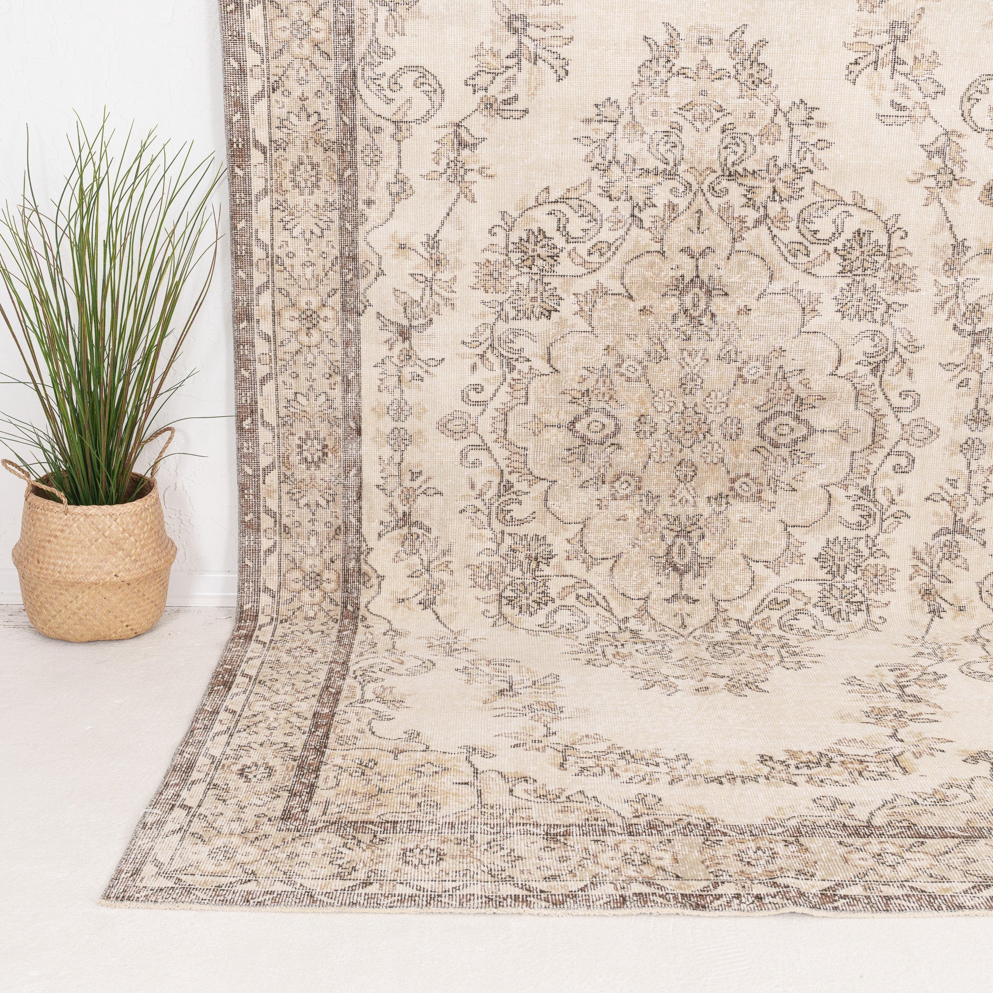 Yaelisaria - Vintage Turkish Area Rug